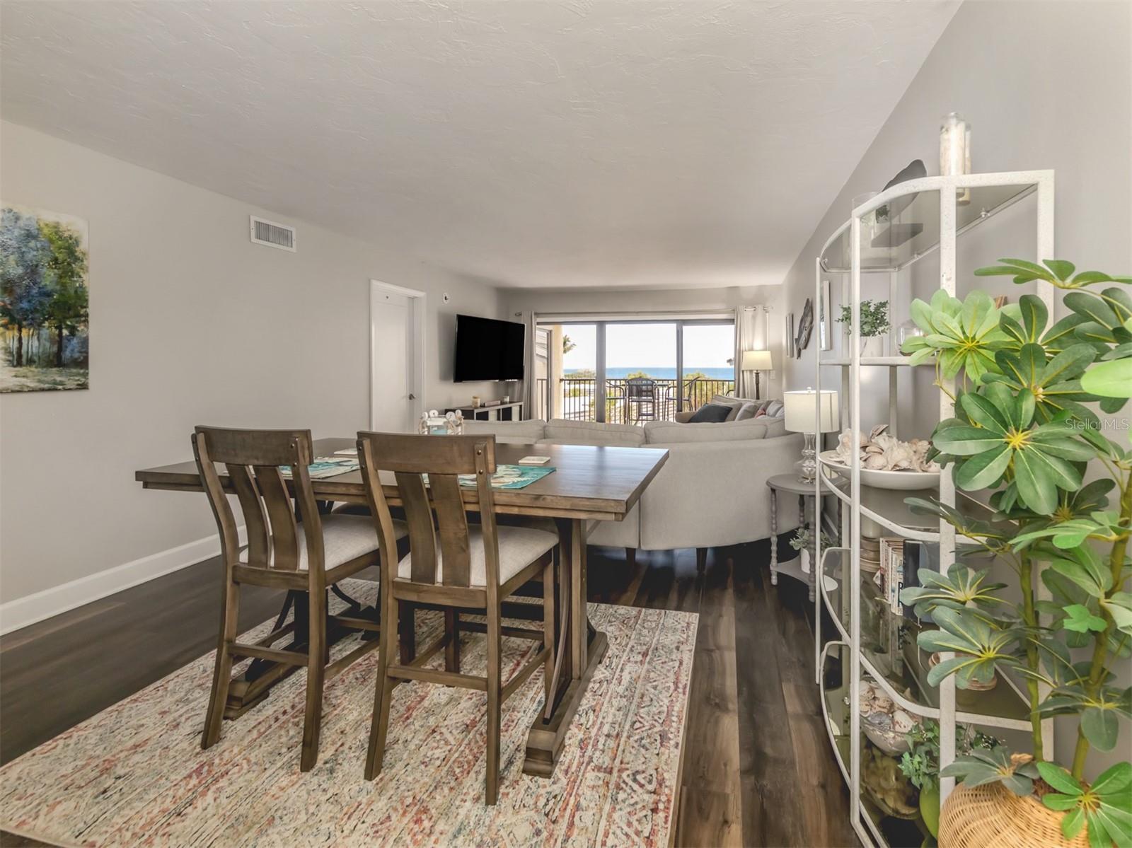 MACARTHUR BEACH - Residential