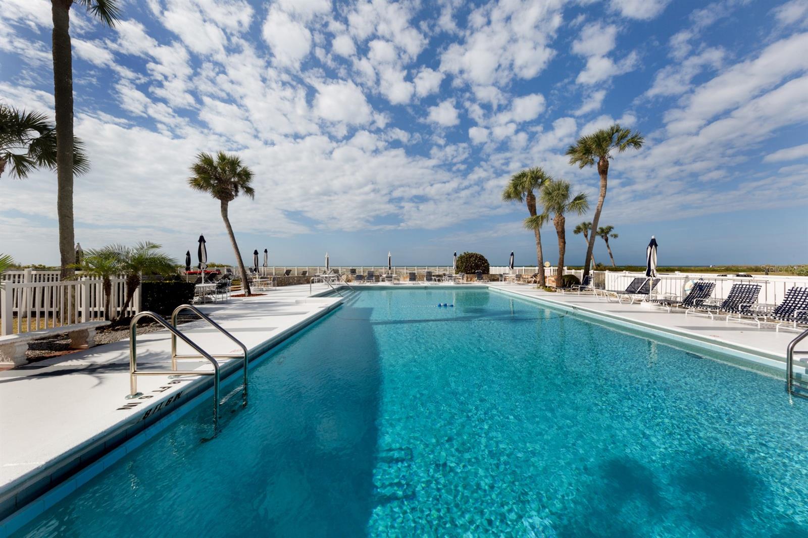 MACARTHUR BEACH - Residential