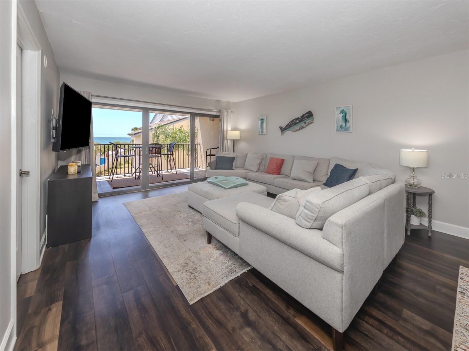 MACARTHUR BEACH - Residential