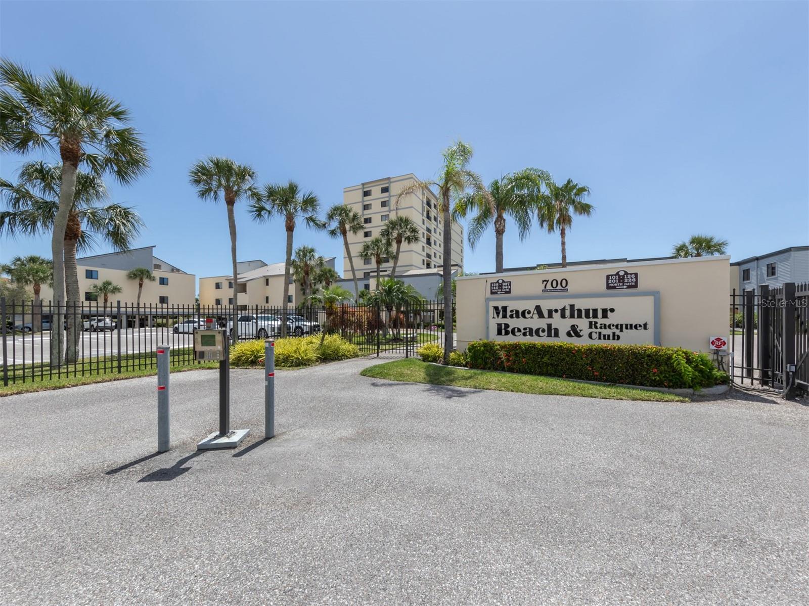 MACARTHUR BEACH - Residential