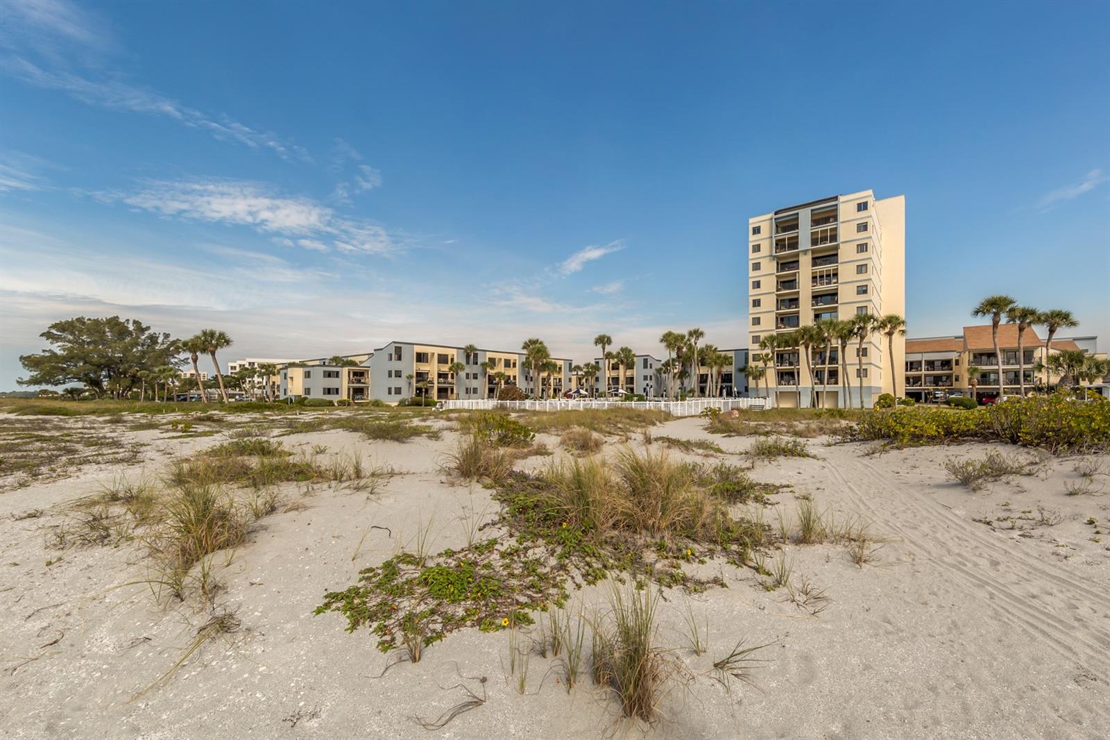 MACARTHUR BEACH - Residential