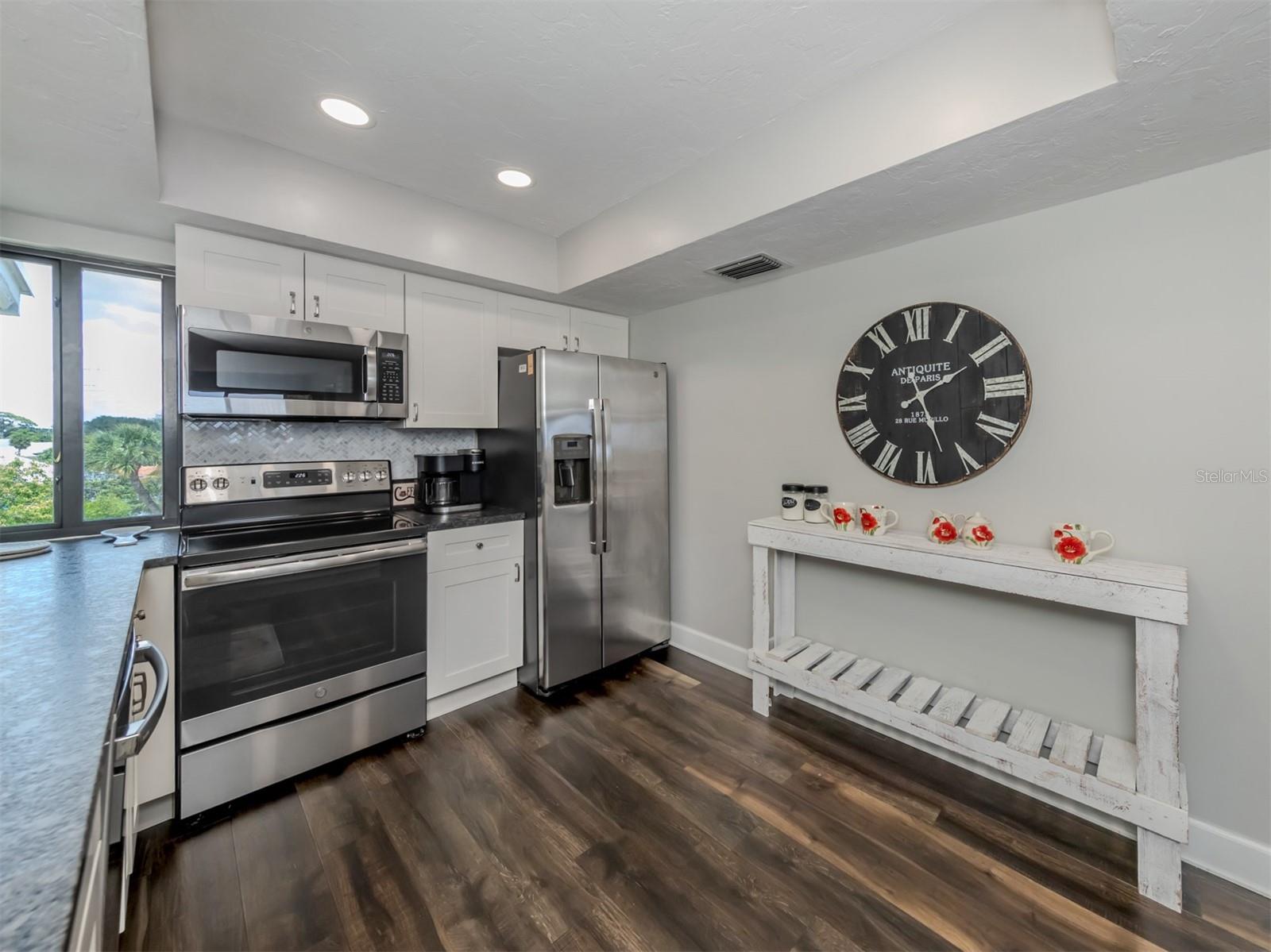MACARTHUR BEACH - Residential