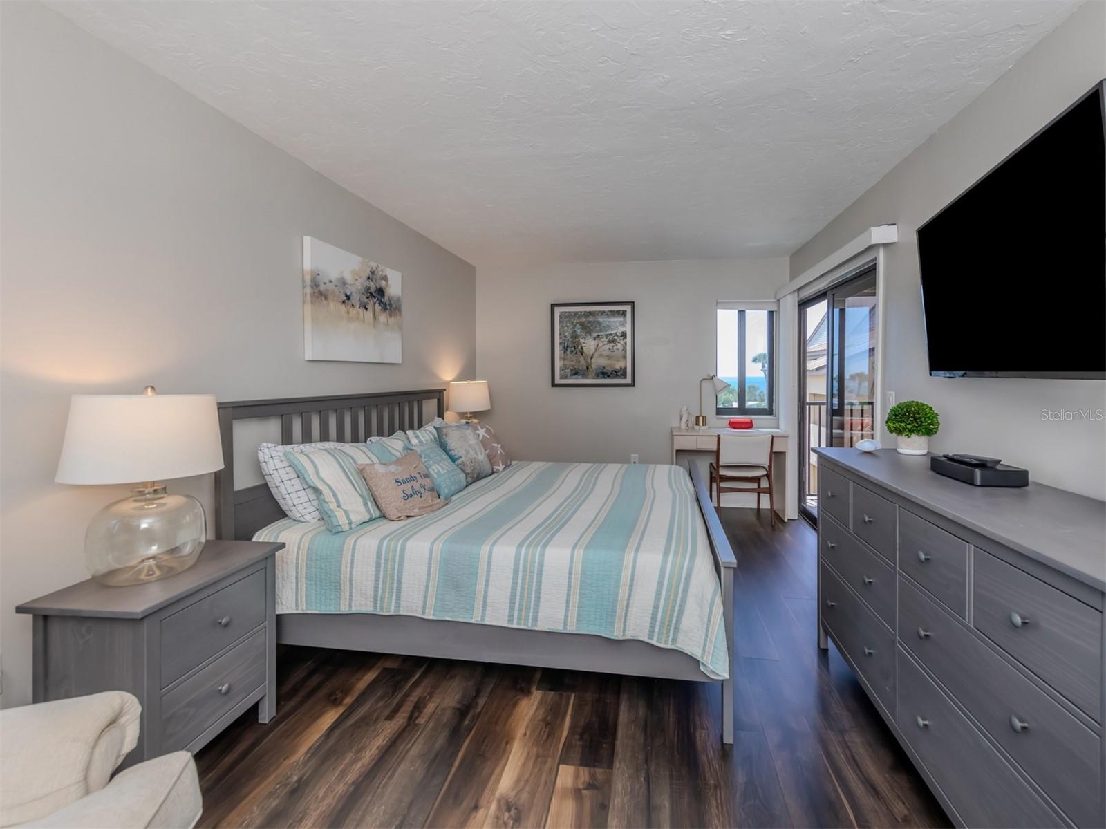 MACARTHUR BEACH - Residential