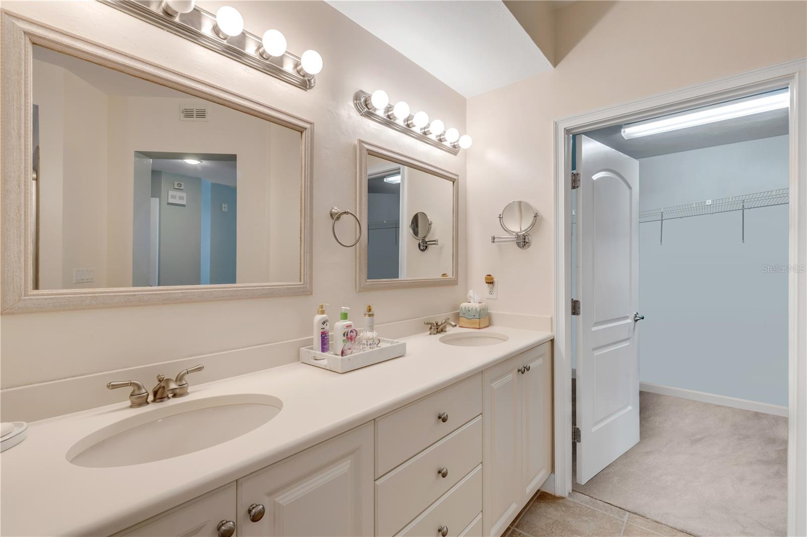 TUSCANY SQUARE 01 CONDO - Residential