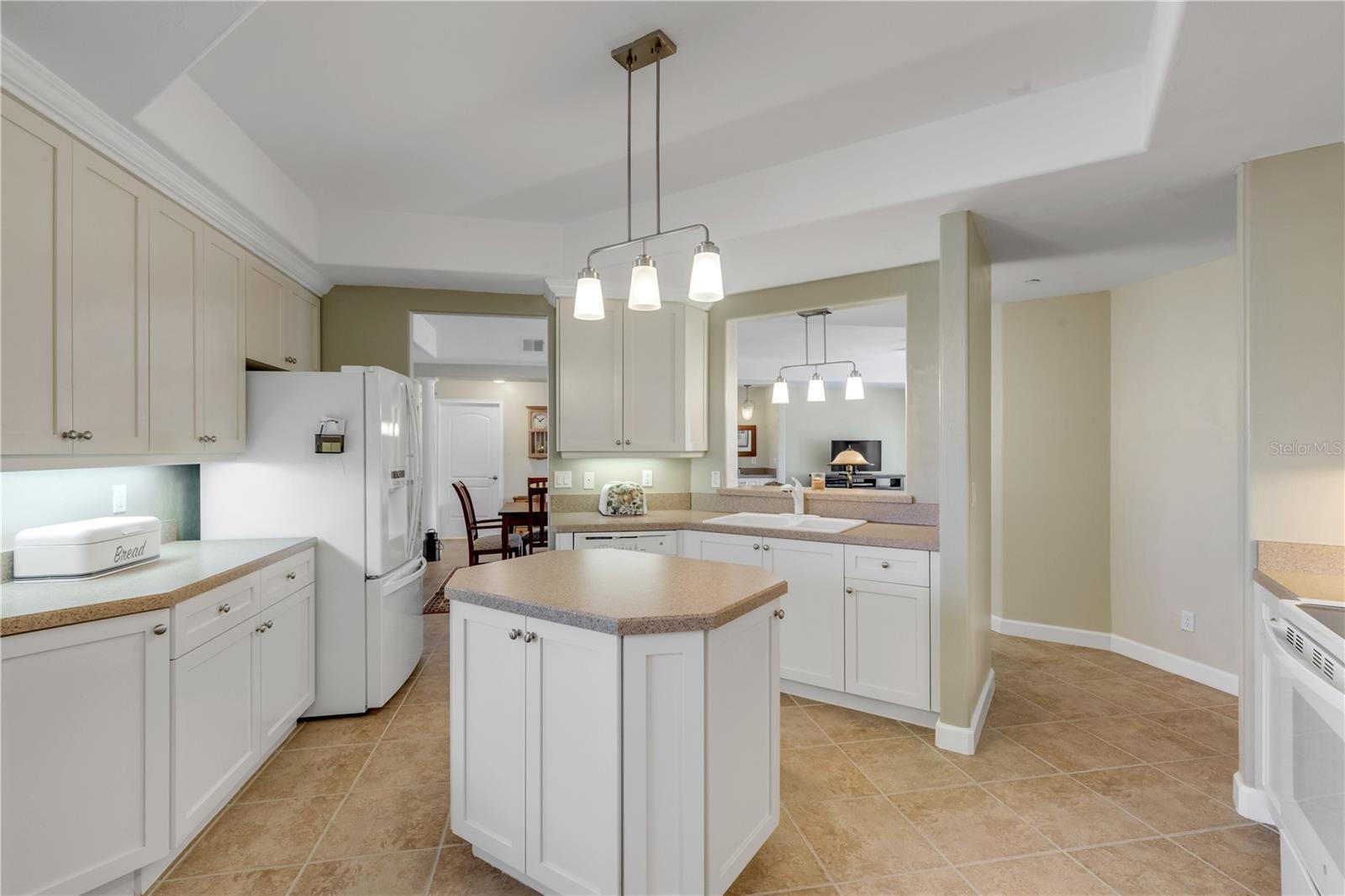 TUSCANY SQUARE 01 CONDO - Residential