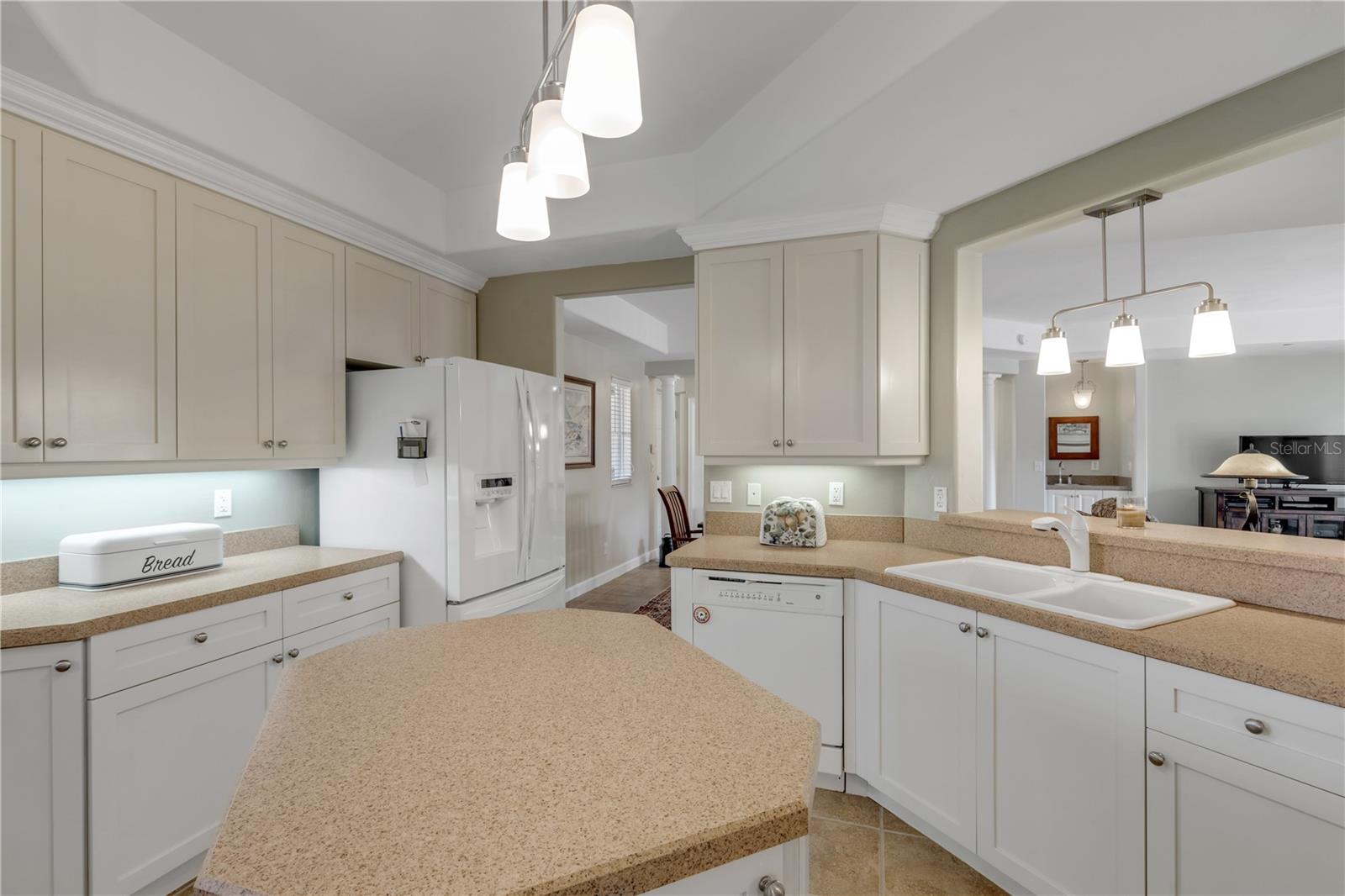 TUSCANY SQUARE 01 CONDO - Residential
