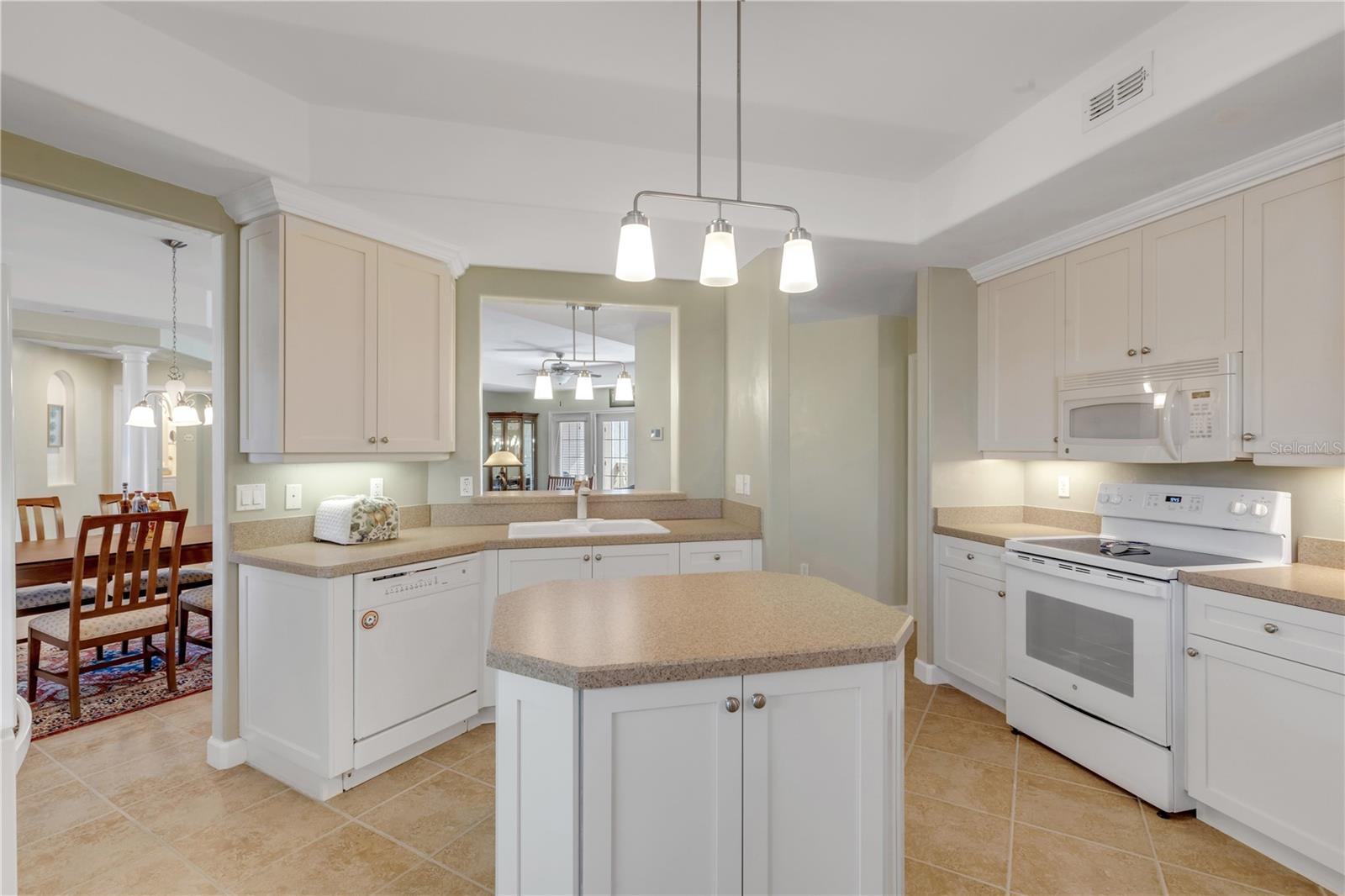 TUSCANY SQUARE 01 CONDO - Residential