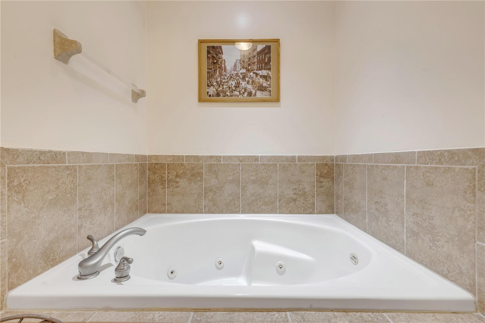 TUSCANY SQUARE 01 CONDO - Residential