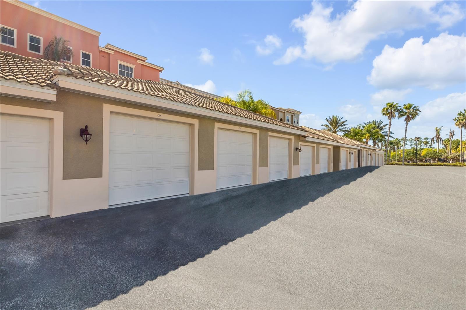 TUSCANY SQUARE 01 CONDO - Residential