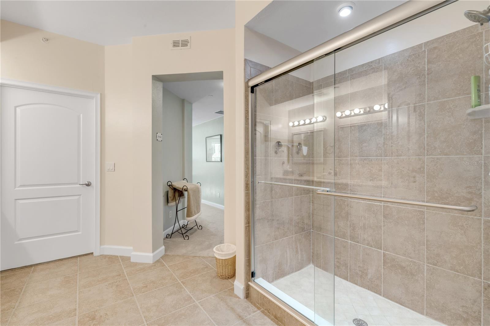 TUSCANY SQUARE 01 CONDO - Residential