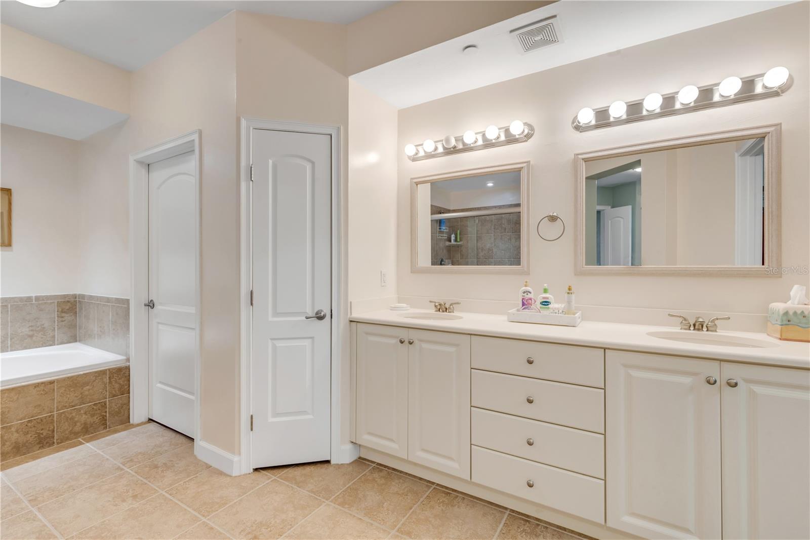 TUSCANY SQUARE 01 CONDO - Residential