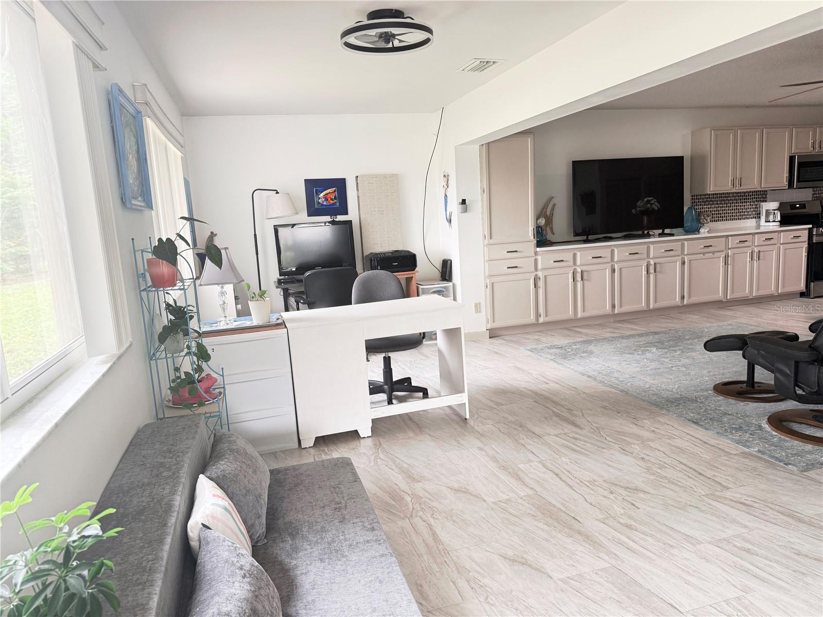 ON TOP/WORLD REP PH 01B SEC - Residential