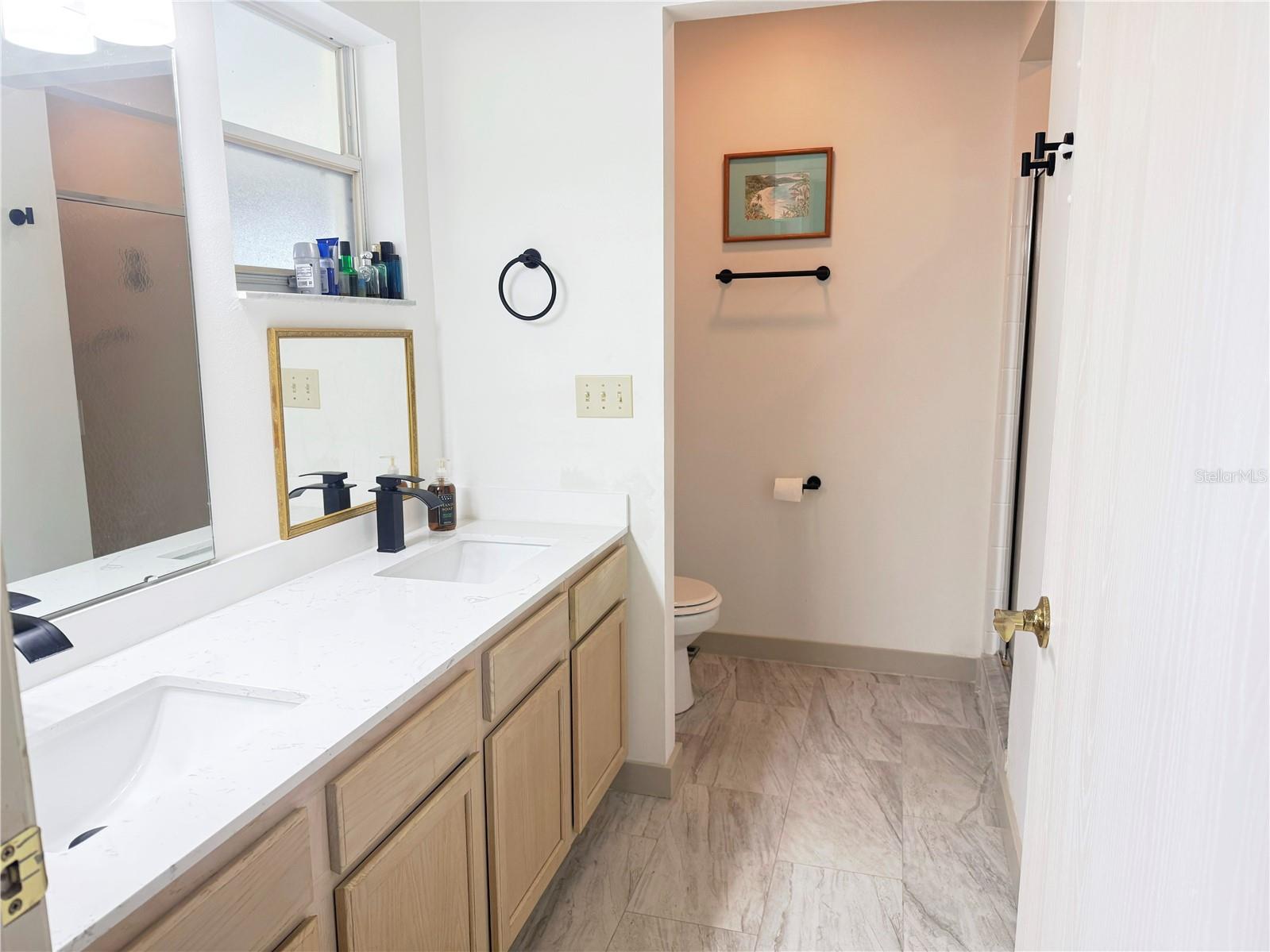 ON TOP/WORLD REP PH 01B SEC - Residential