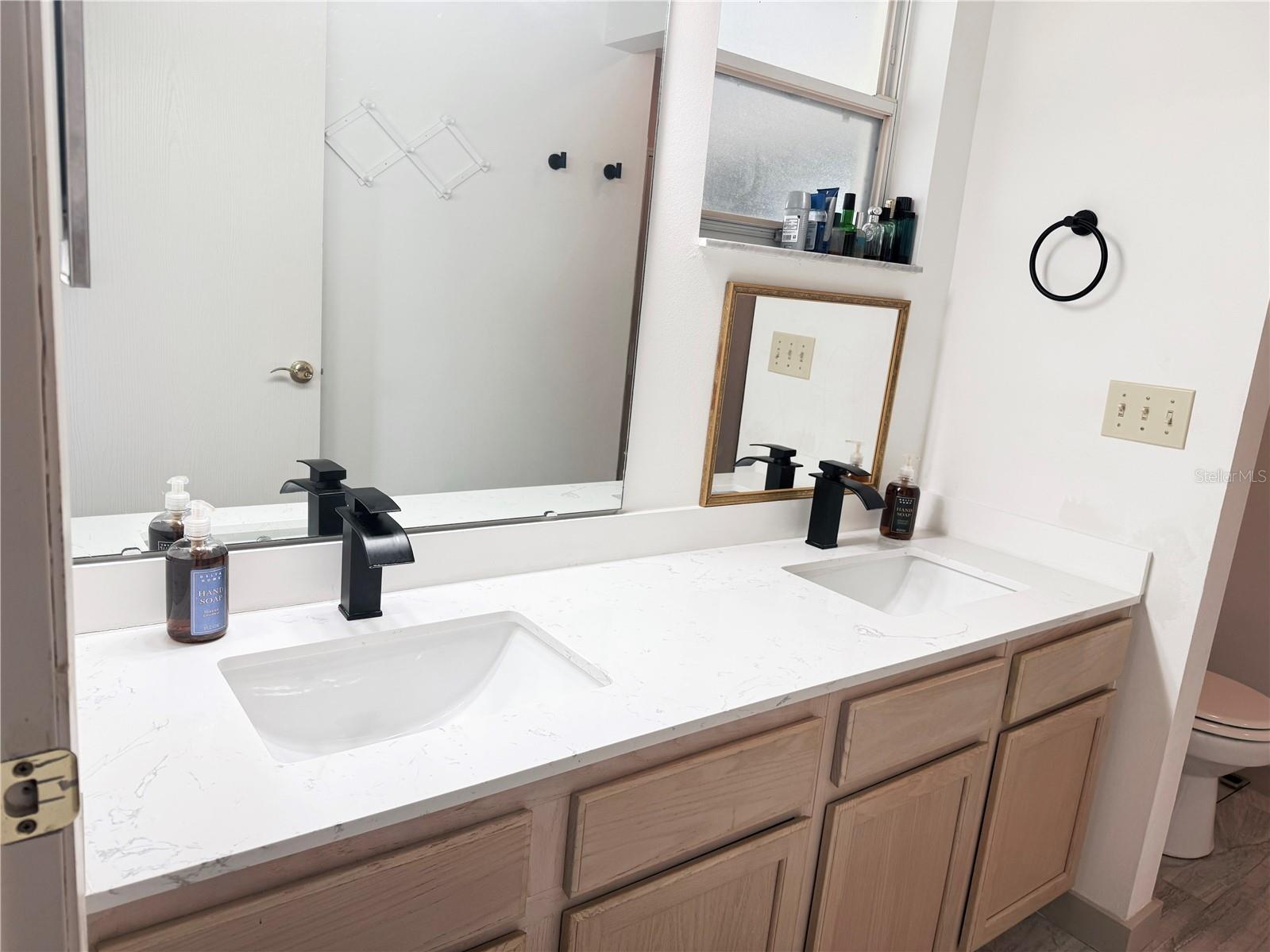 ON TOP/WORLD REP PH 01B SEC - Residential