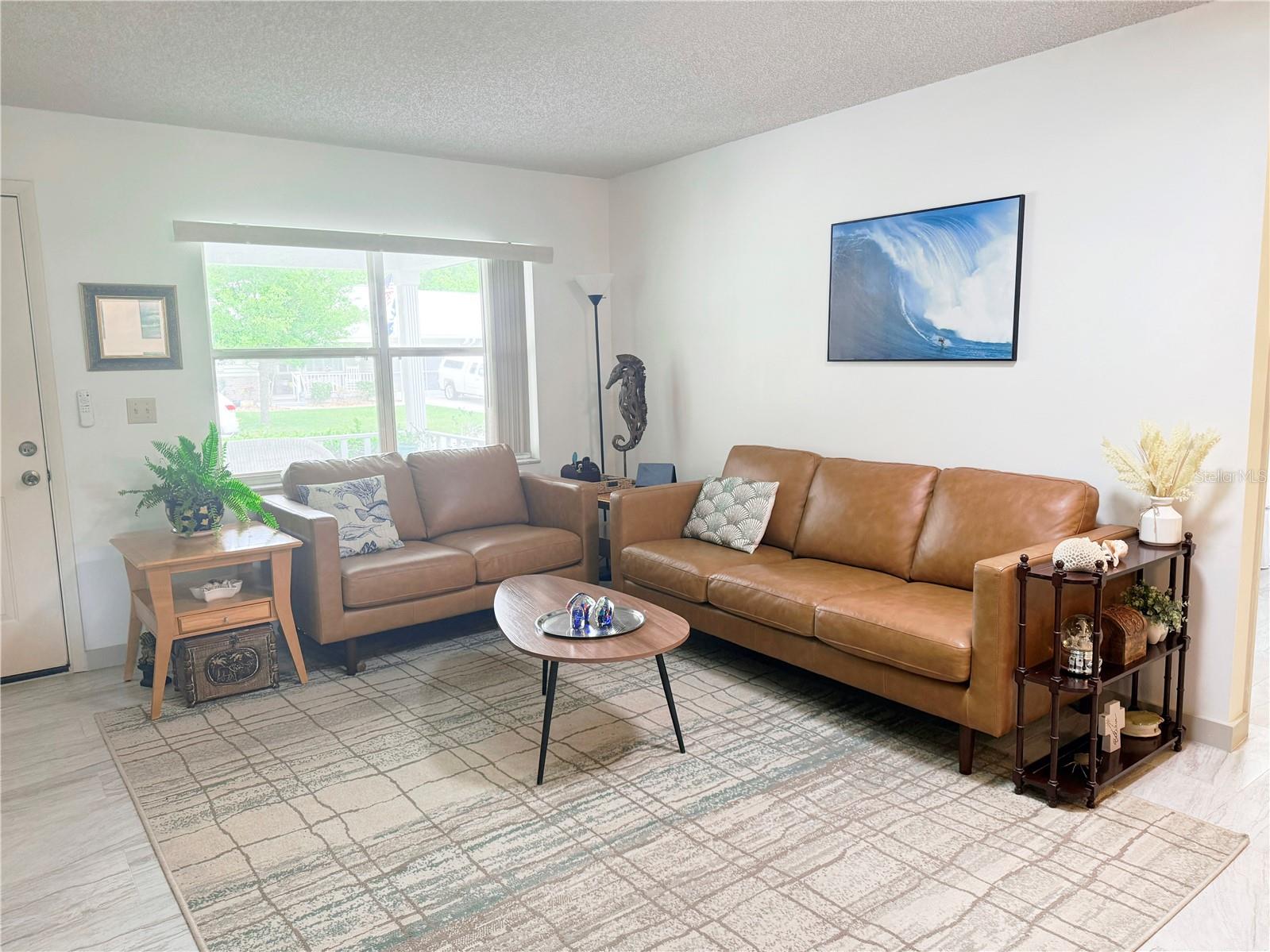 ON TOP/WORLD REP PH 01B SEC - Residential