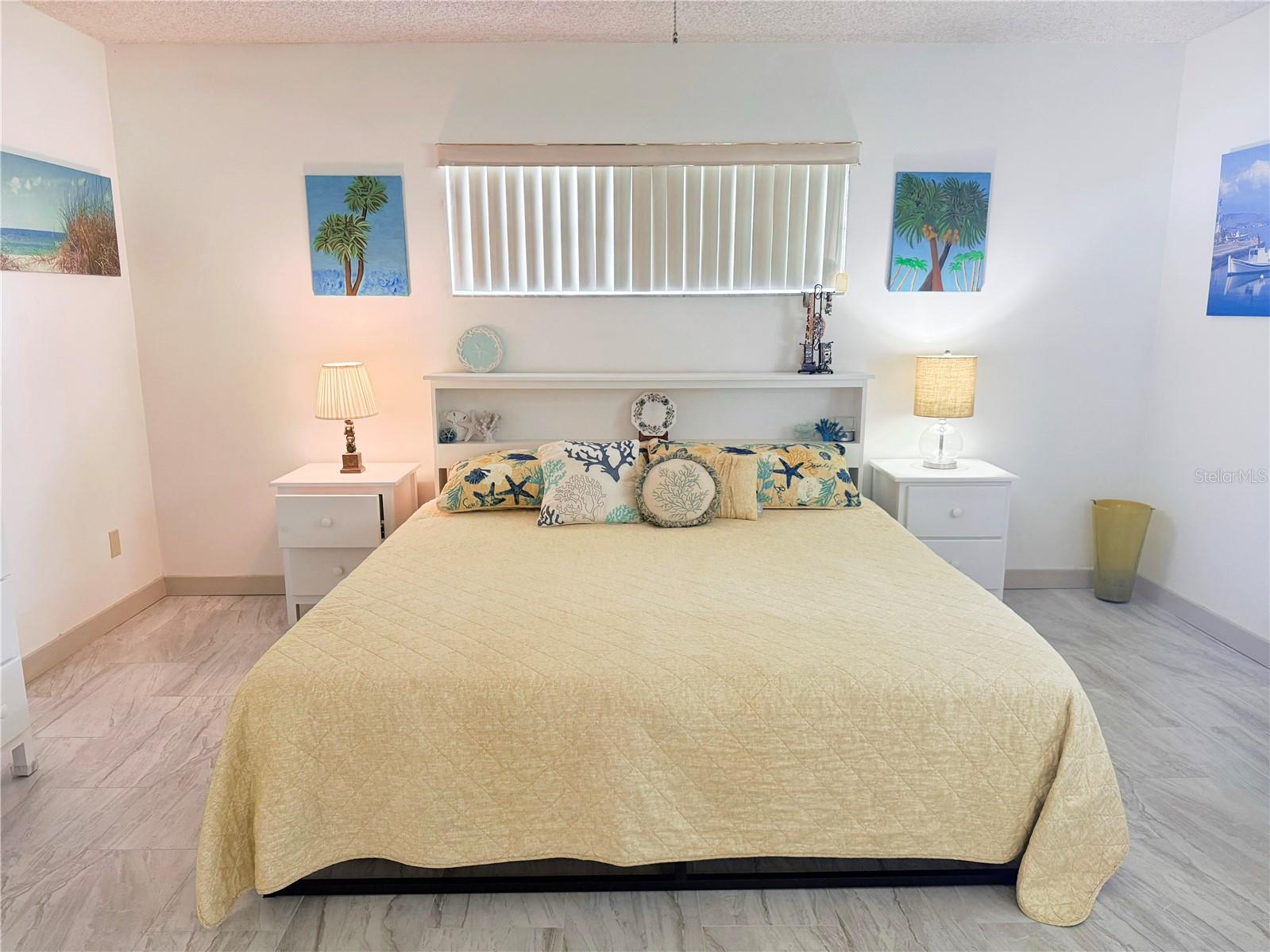 ON TOP/WORLD REP PH 01B SEC - Residential