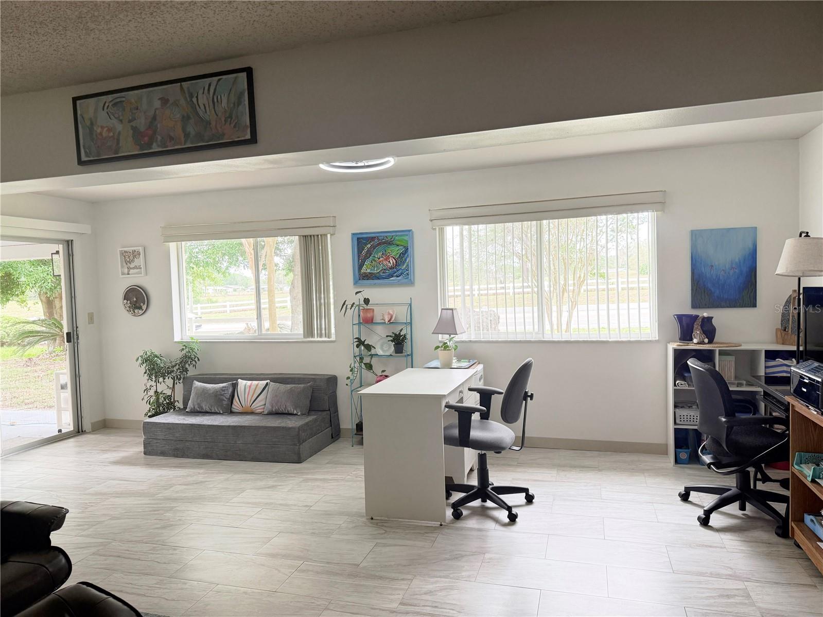 ON TOP/WORLD REP PH 01B SEC - Residential