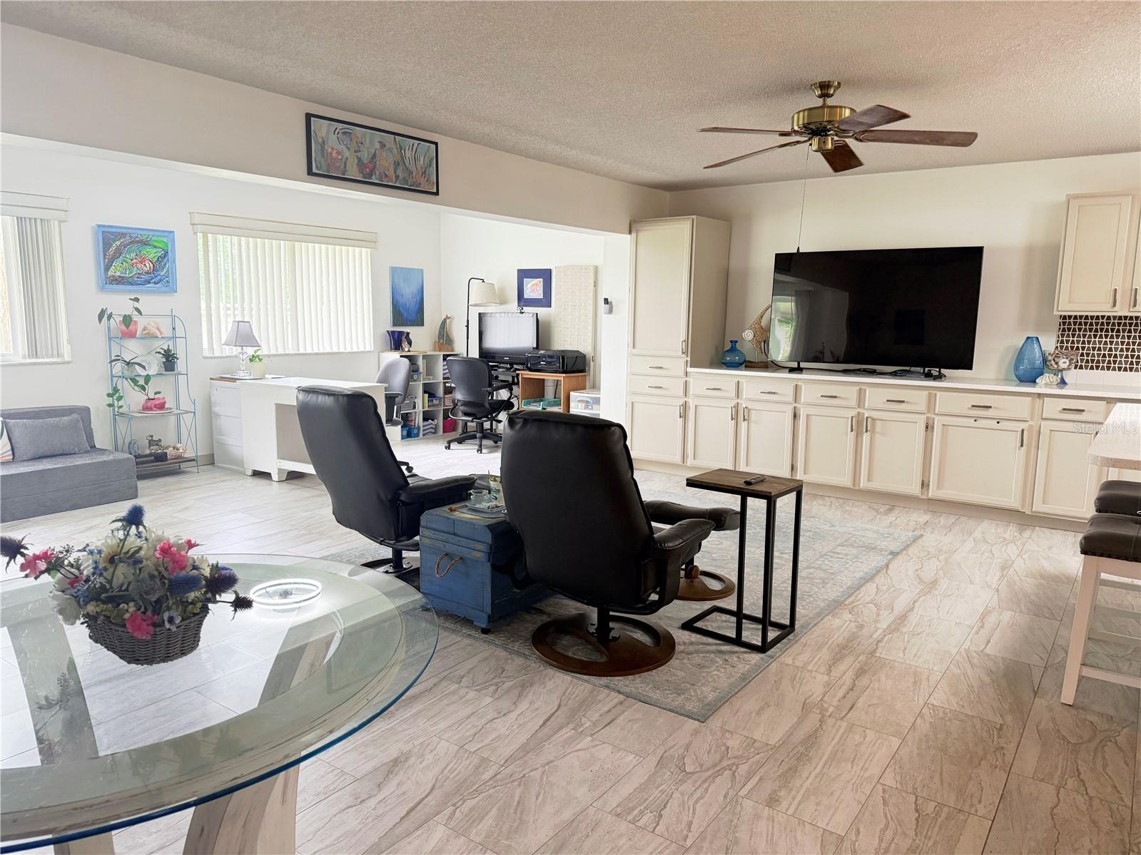 ON TOP/WORLD REP PH 01B SEC - Residential