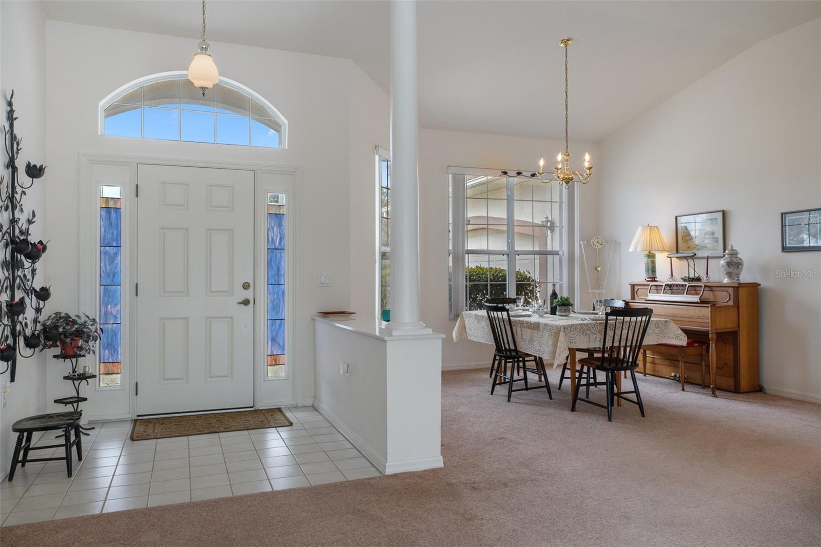 370 W BARCLAY COURT