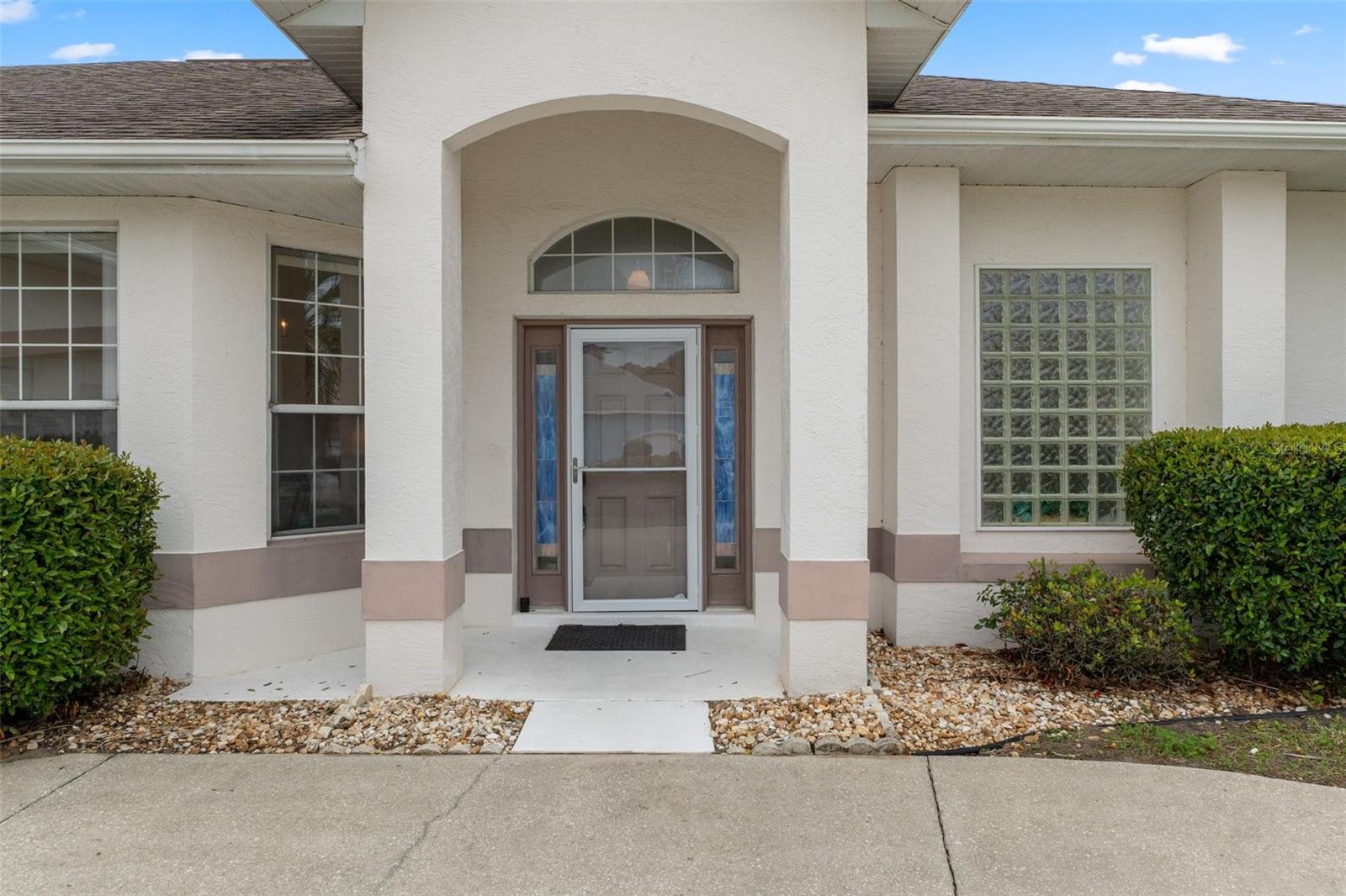 370 W BARCLAY COURT