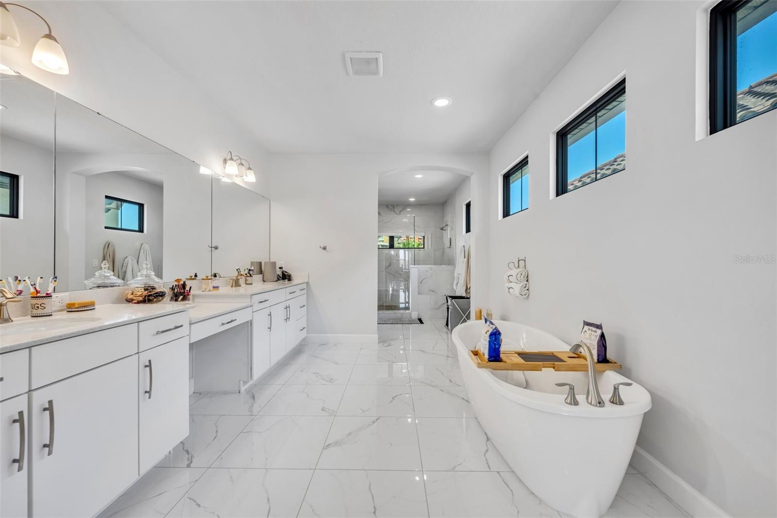 LAKESIDE/TOSCANA - Residential Lease