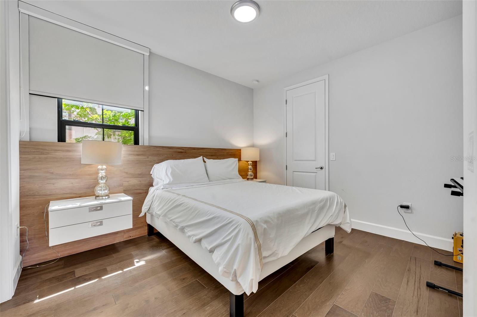 LAKESIDE/TOSCANA - Residential Lease