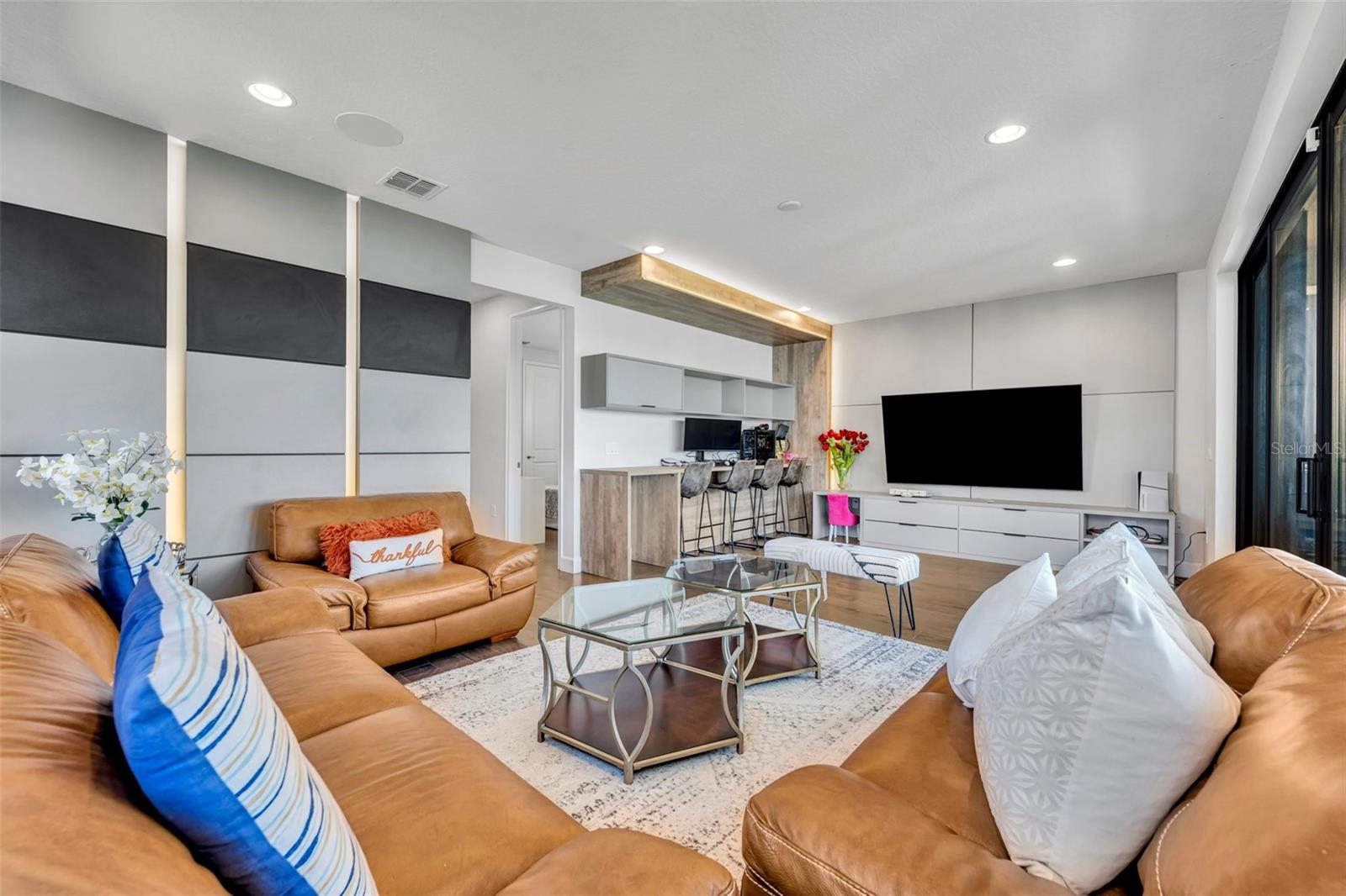 LAKESIDE/TOSCANA - Residential Lease