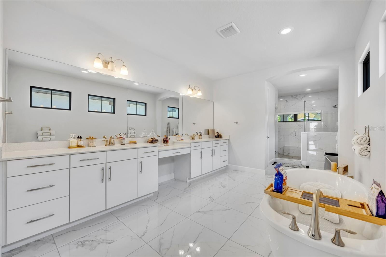 LAKESIDE/TOSCANA - Residential Lease