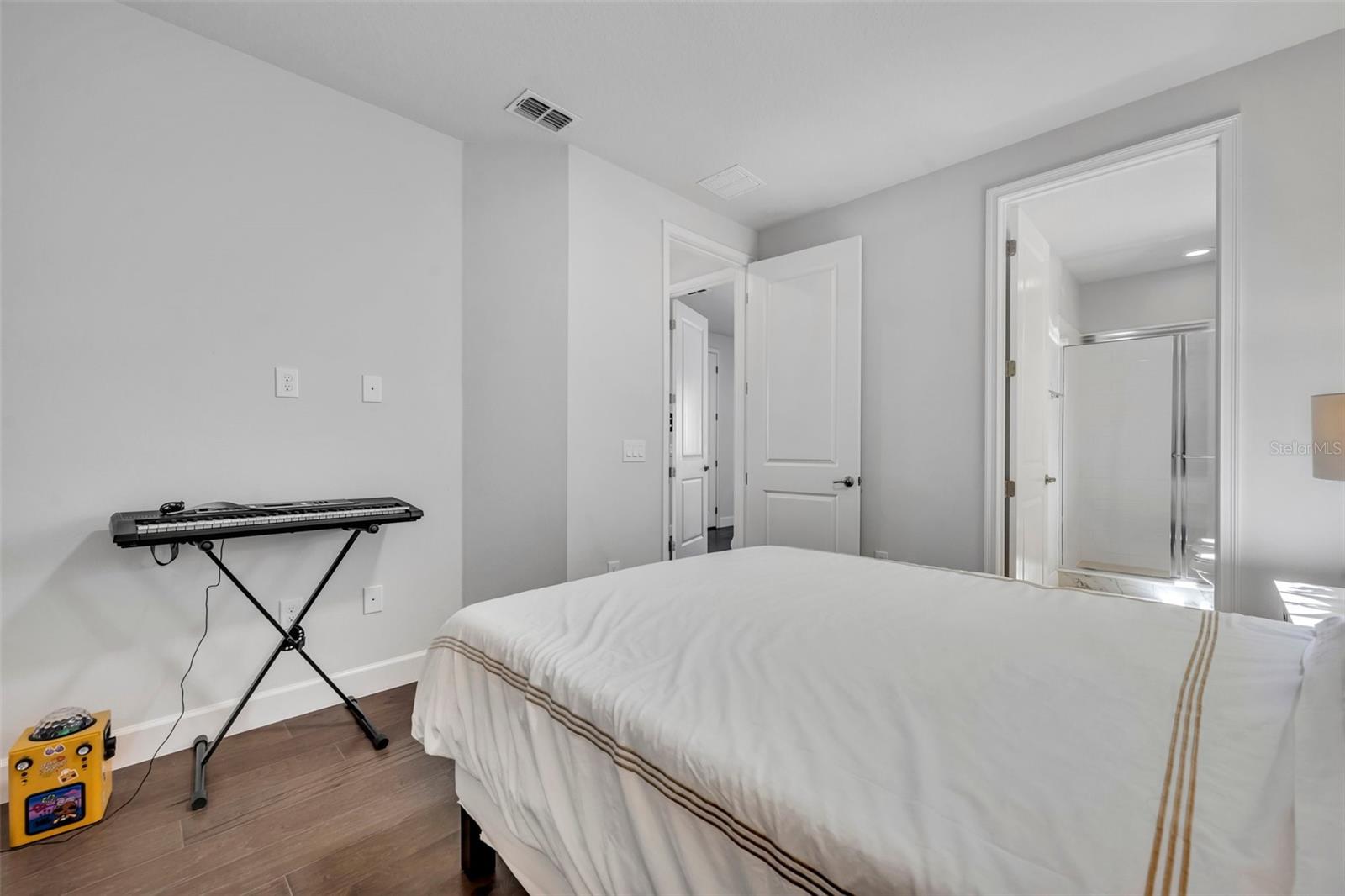 LAKESIDE/TOSCANA - Residential Lease