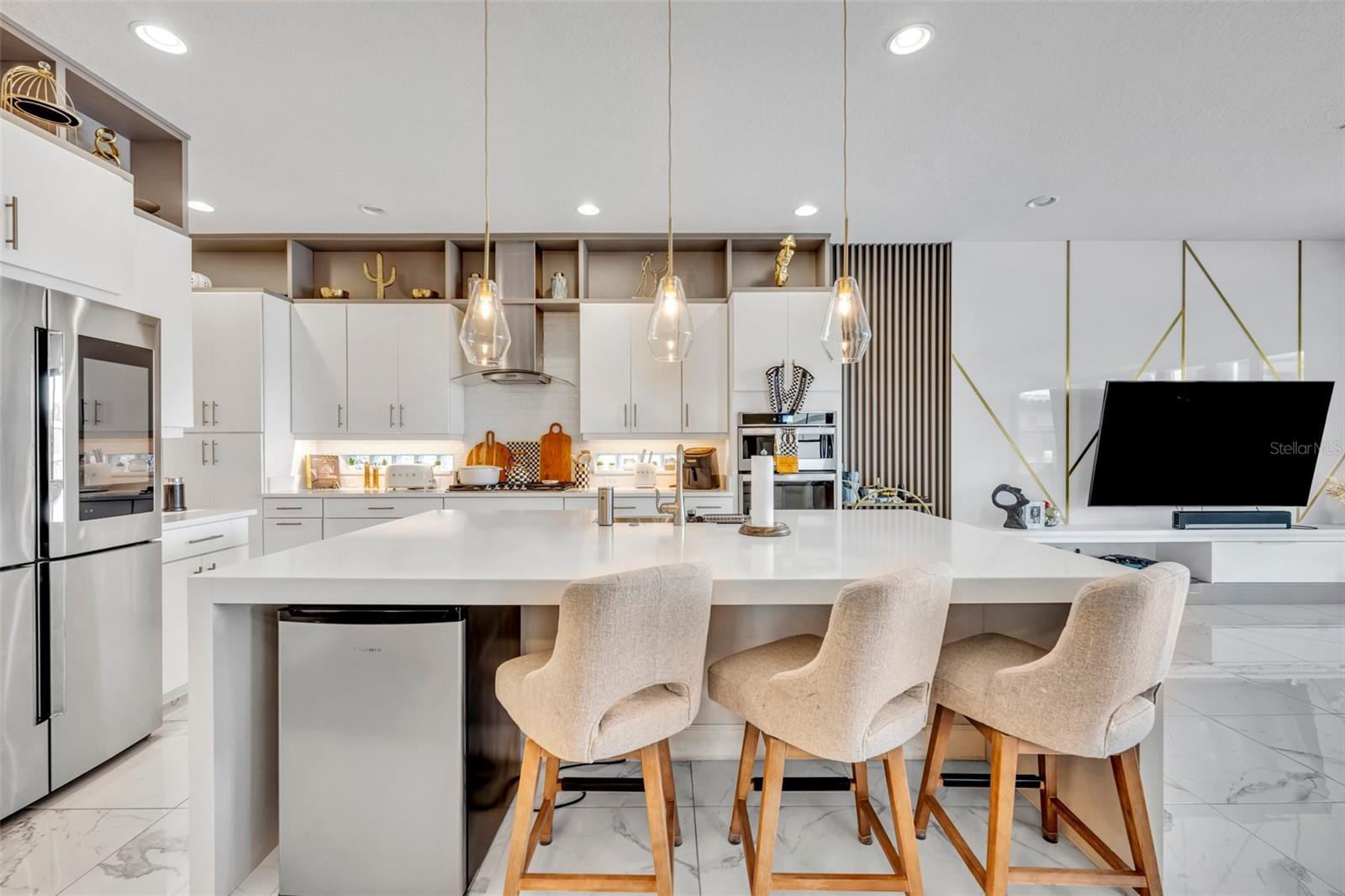 LAKESIDE/TOSCANA - Residential Lease