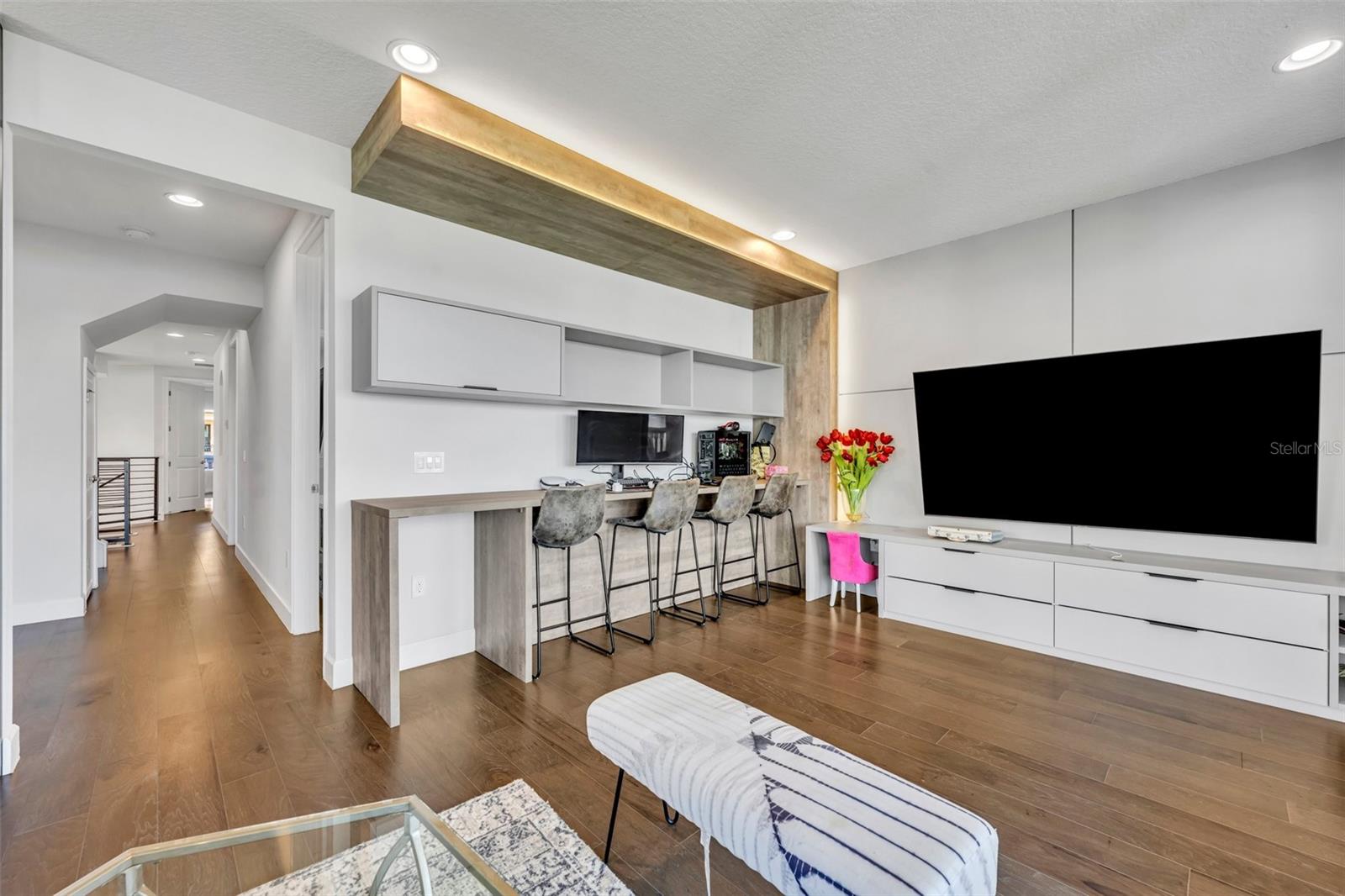 LAKESIDE/TOSCANA - Residential Lease