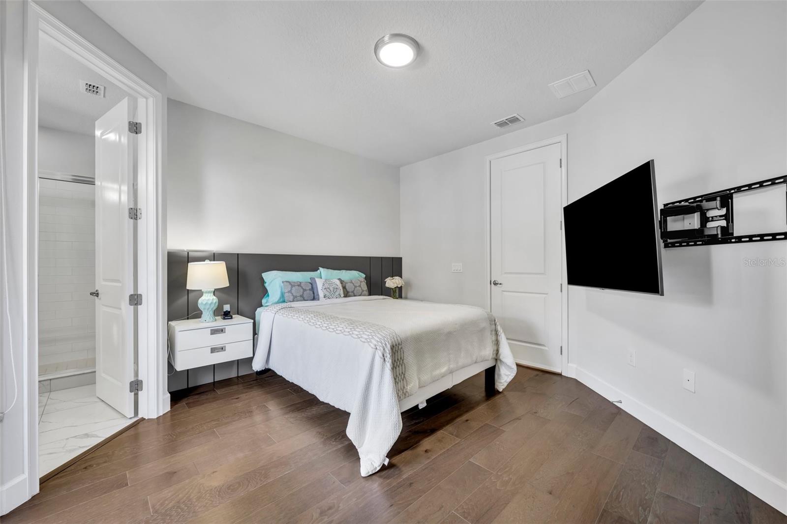 LAKESIDE/TOSCANA - Residential Lease