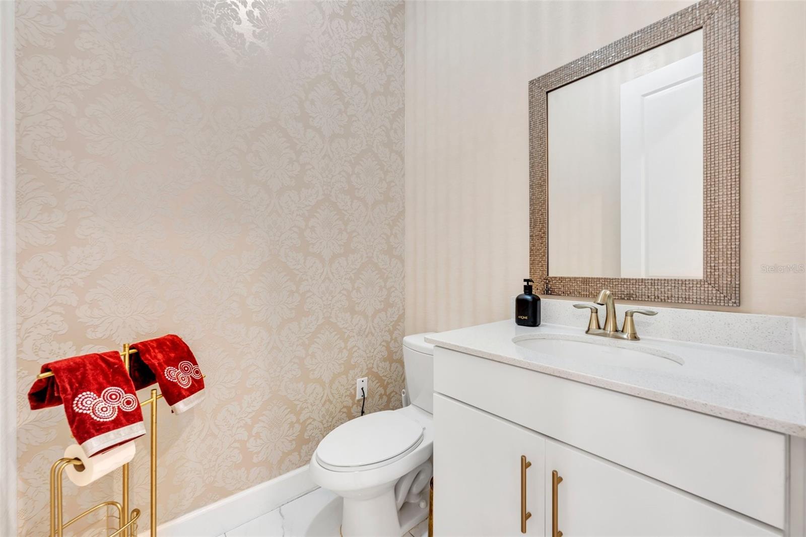 LAKESIDE/TOSCANA - Residential Lease