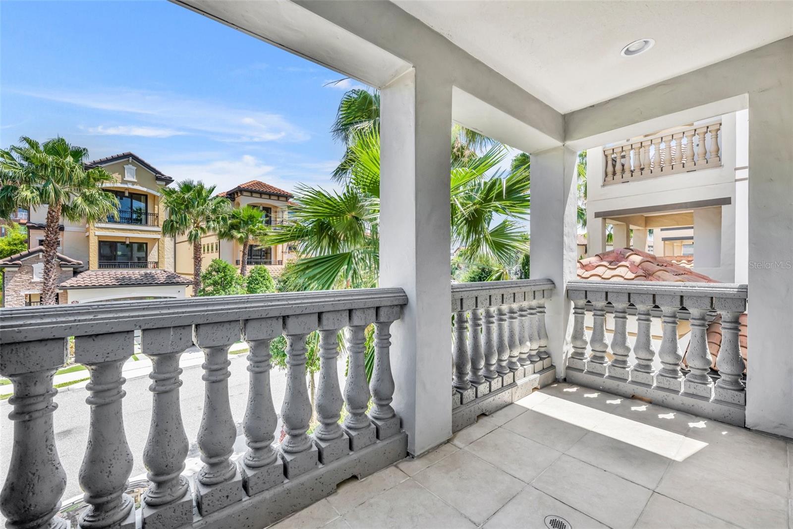 LAKESIDE/TOSCANA - Residential Lease