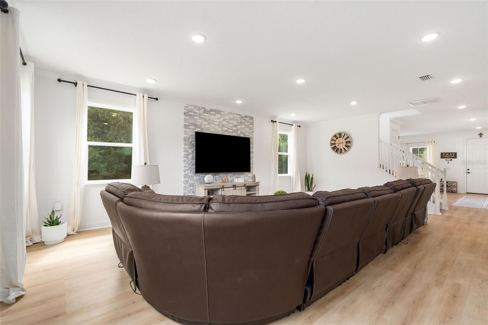 HALF MOON STATION - Residential