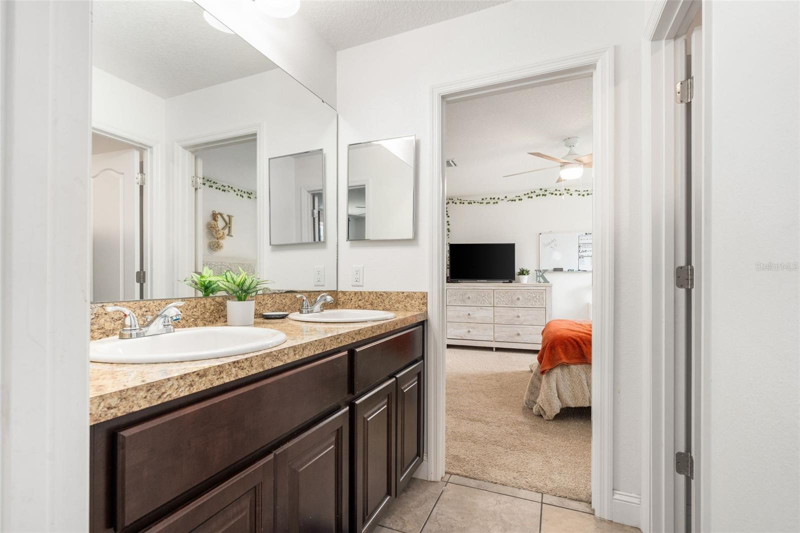 HALF MOON STATION - Residential