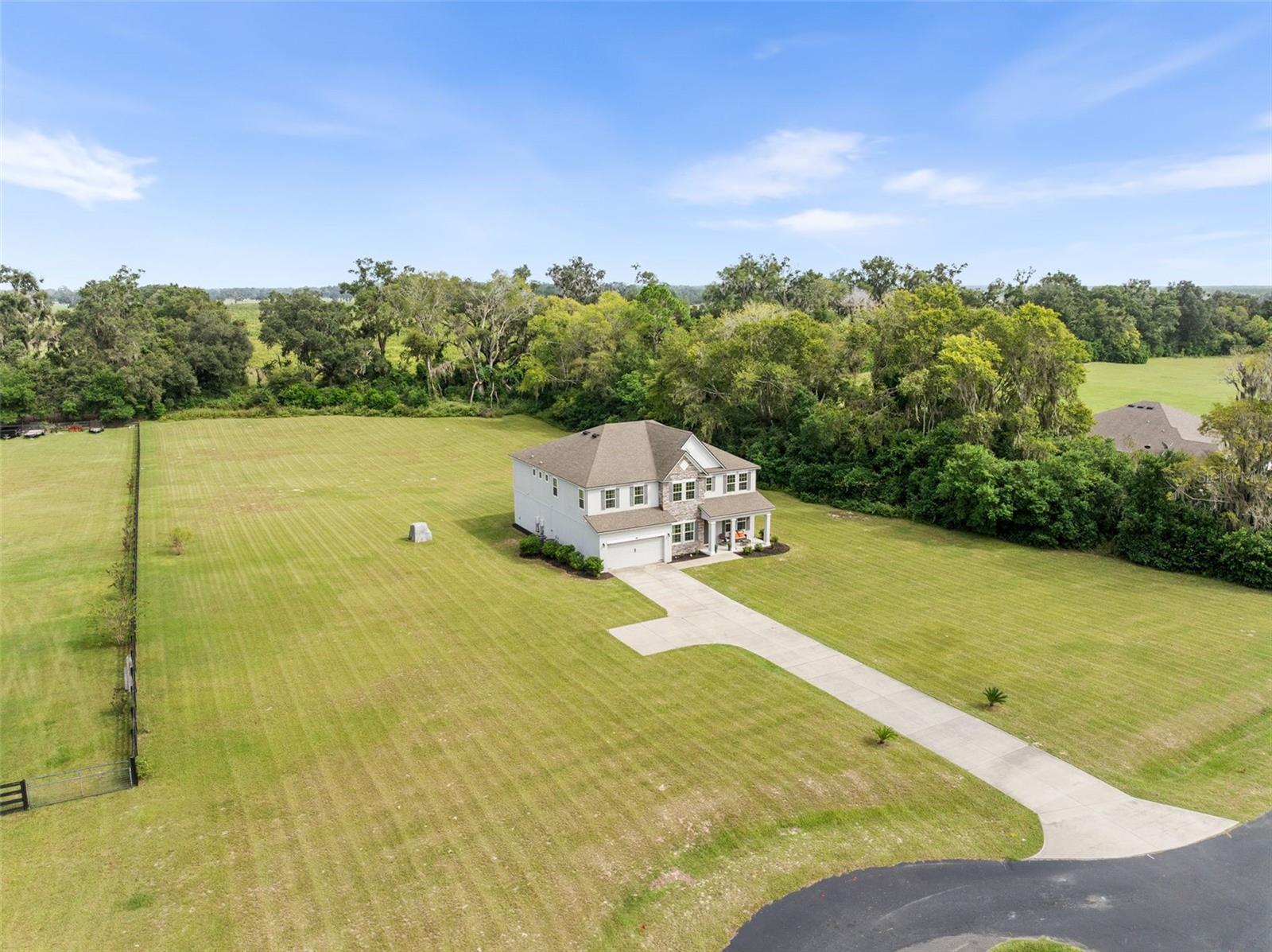 HALF MOON STATION - Residential