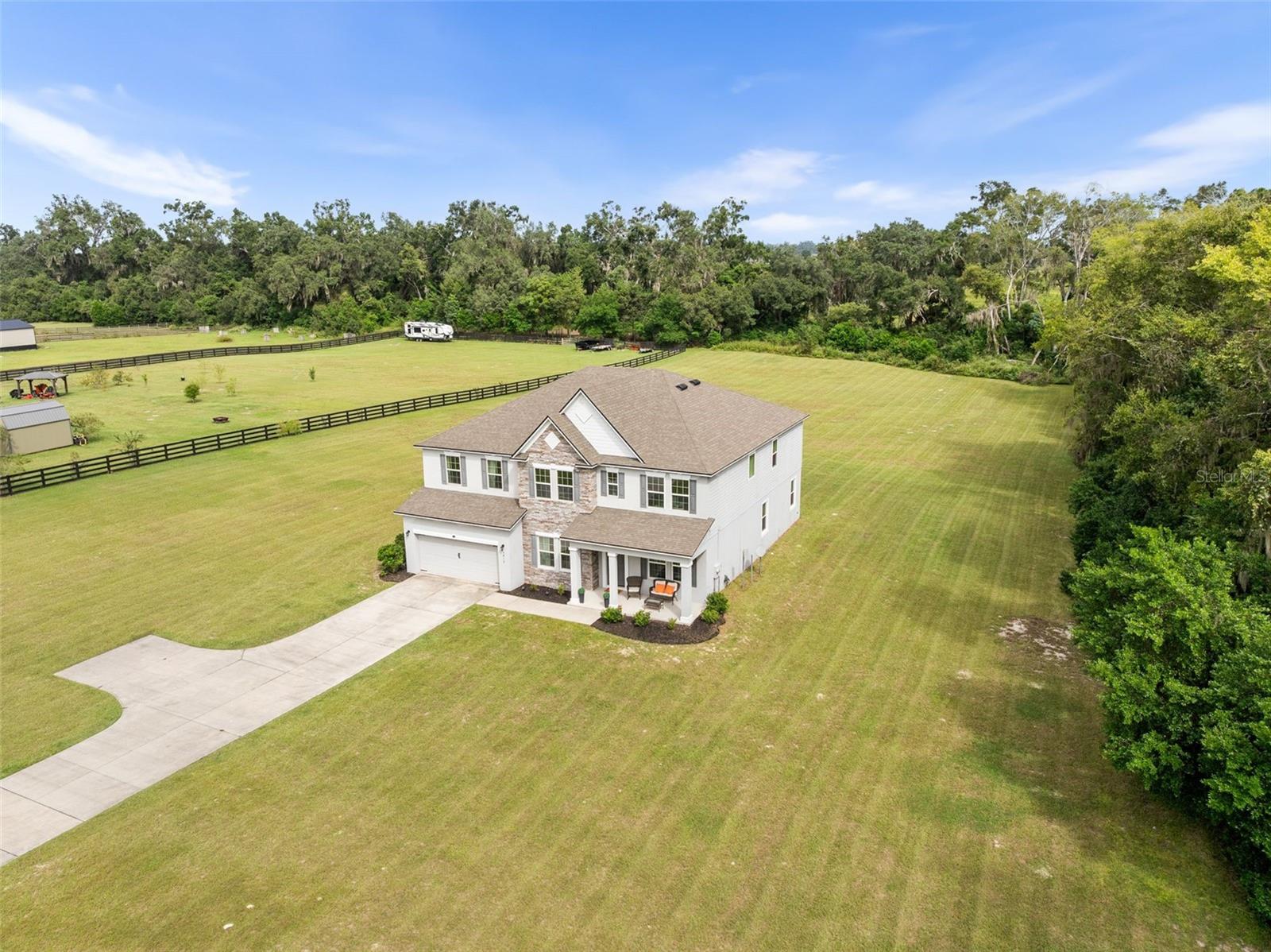 HALF MOON STATION - Residential