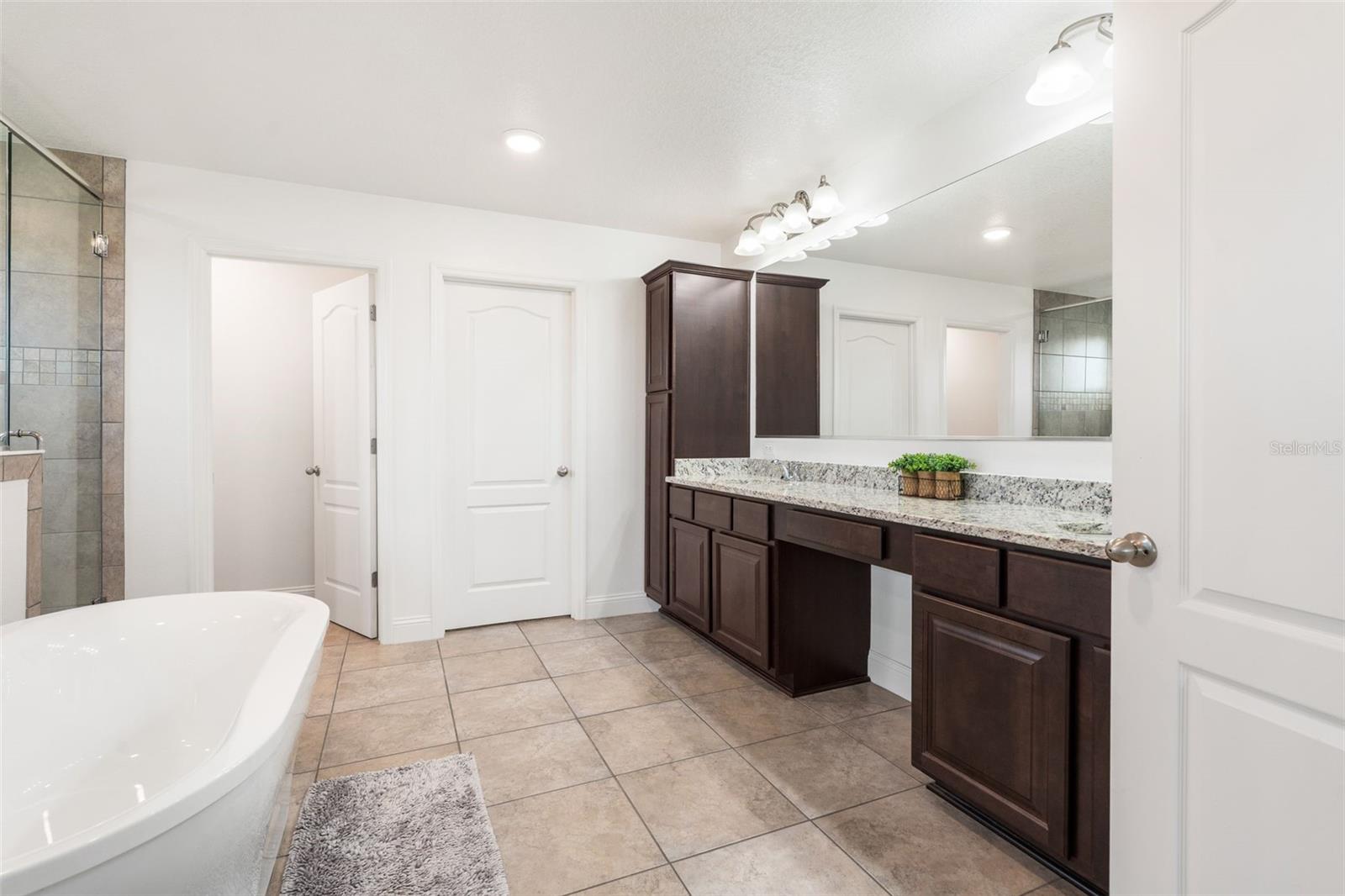 HALF MOON STATION - Residential