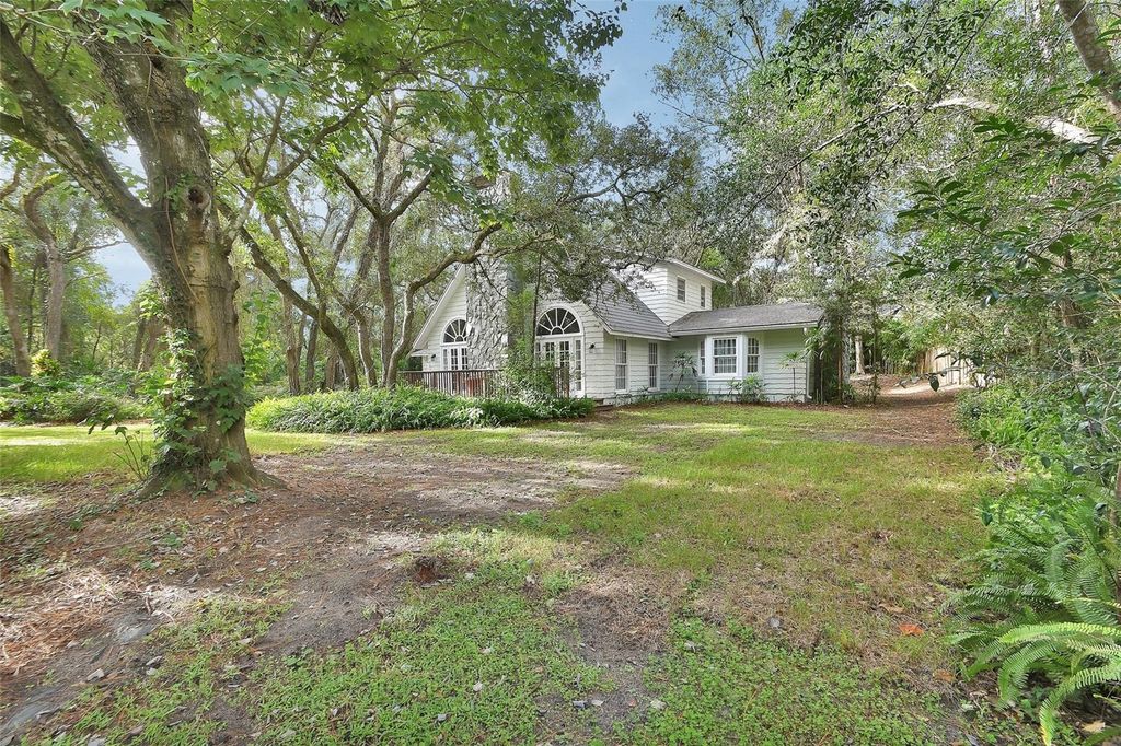Photo of 287 Crooked Tree Trail, Deland, FL 32724 (MLS # V4945259)