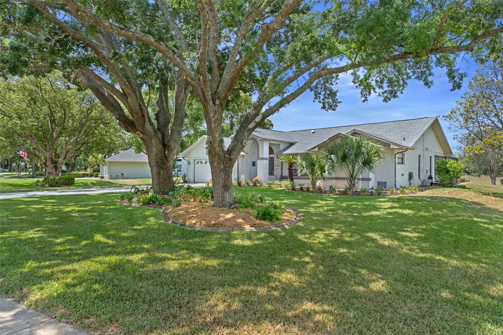 AUTUMN OAKS - Residential