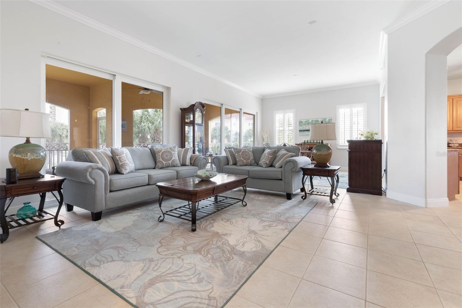 20 CASA BELLA CIRCLE 902