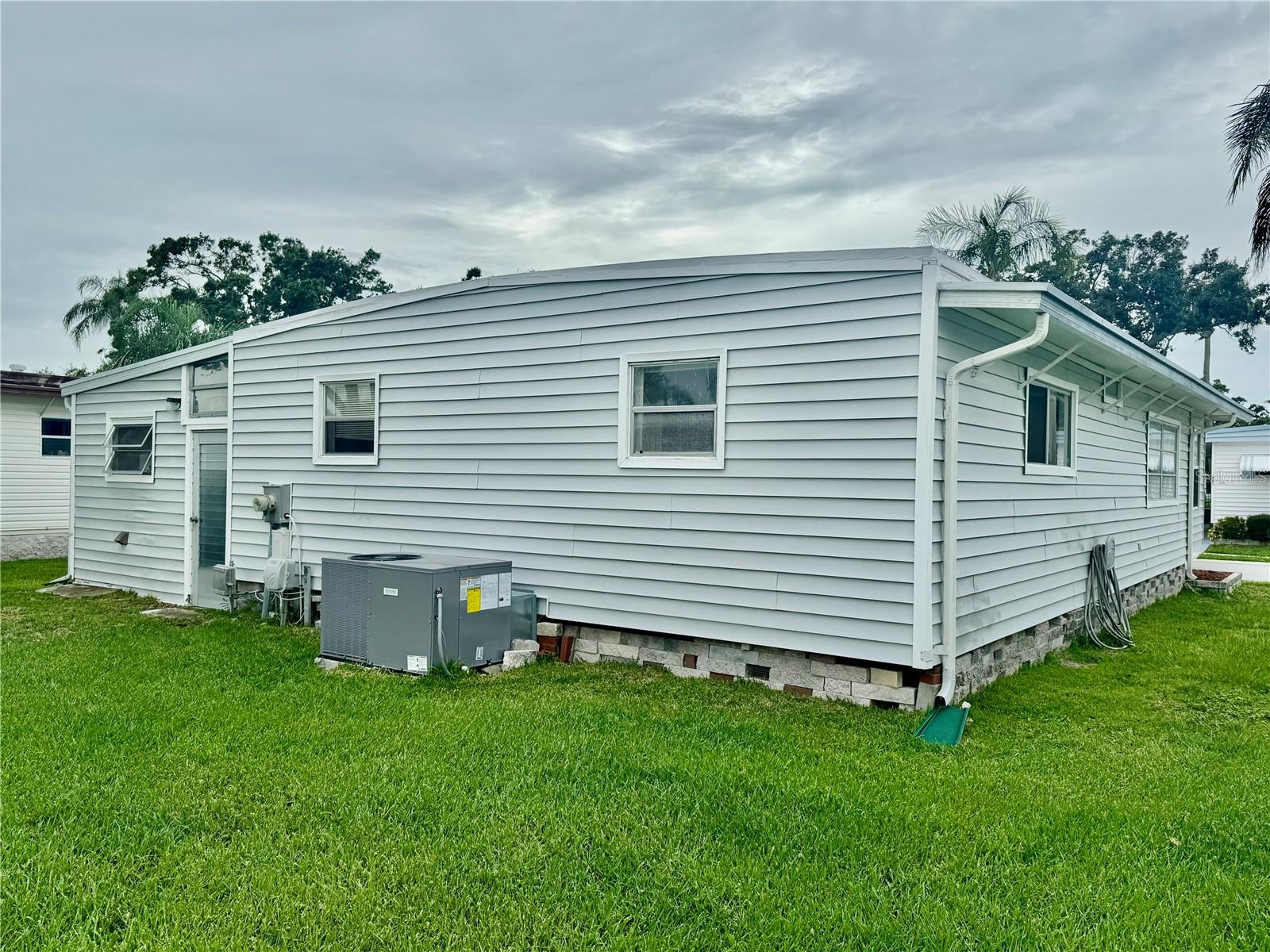 1100 BELCHER ROAD S 498