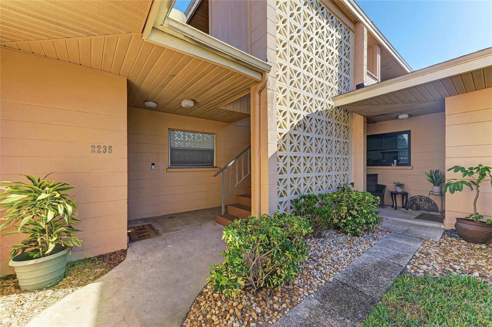 2233 BENEVA TERRACE 2232