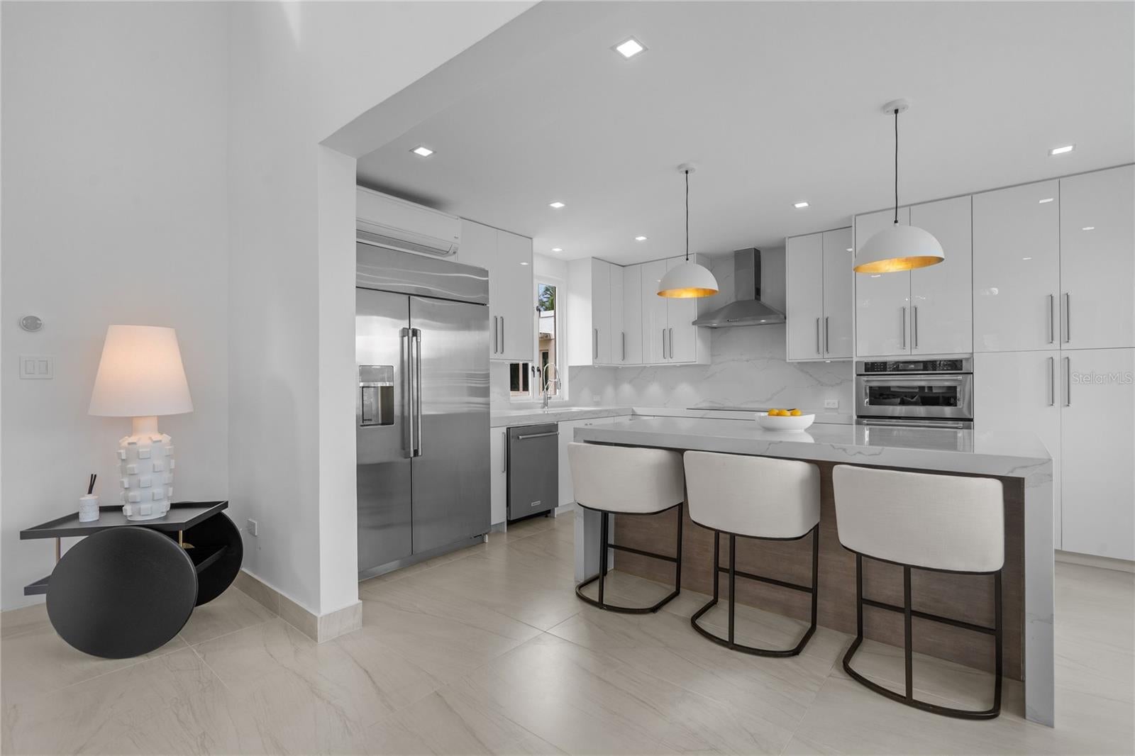 86 LAKESIDE VILLAS Y4