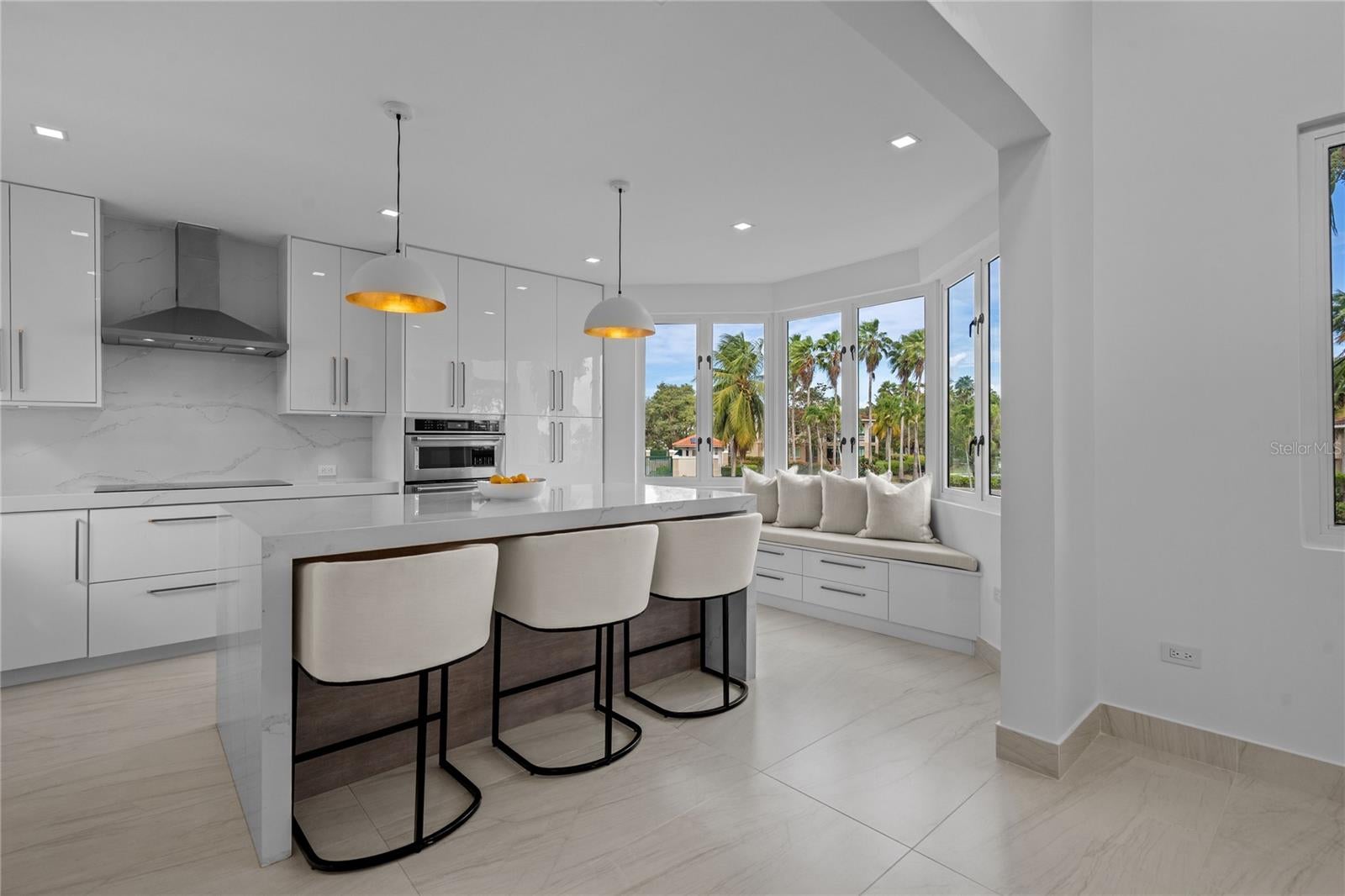 86 LAKESIDE VILLAS Y4