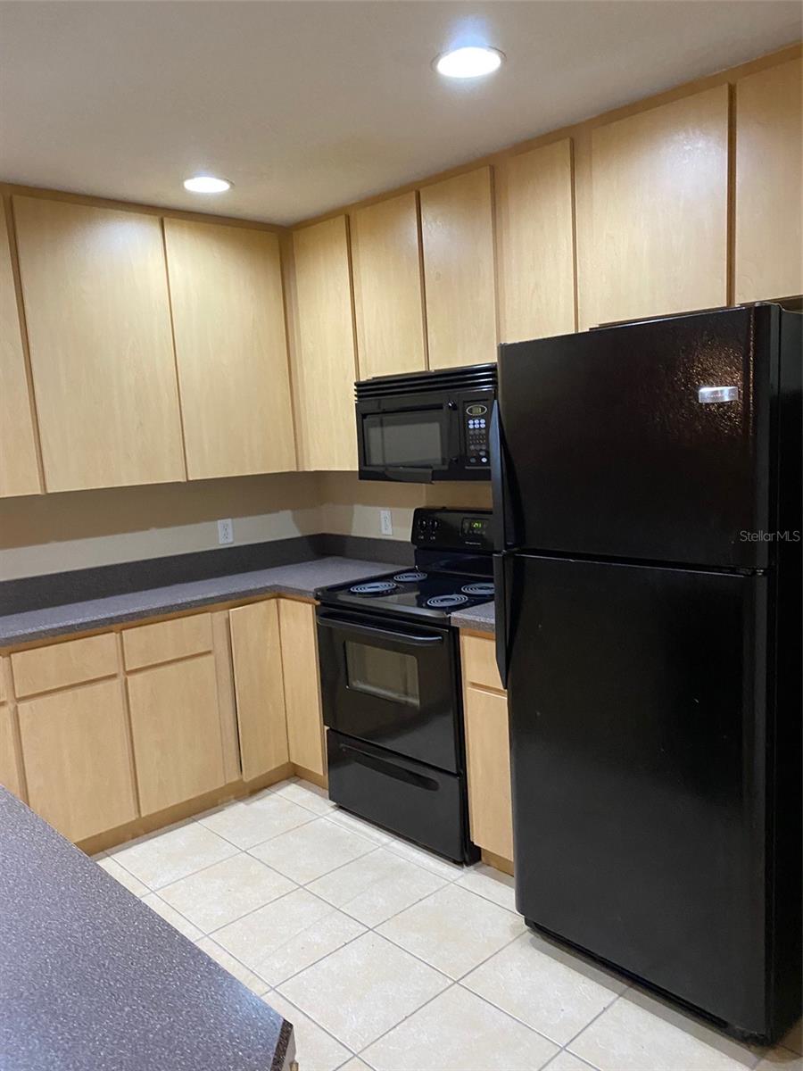 ROYAL OAK ESTATES FIFTH ADD - Residential Lease