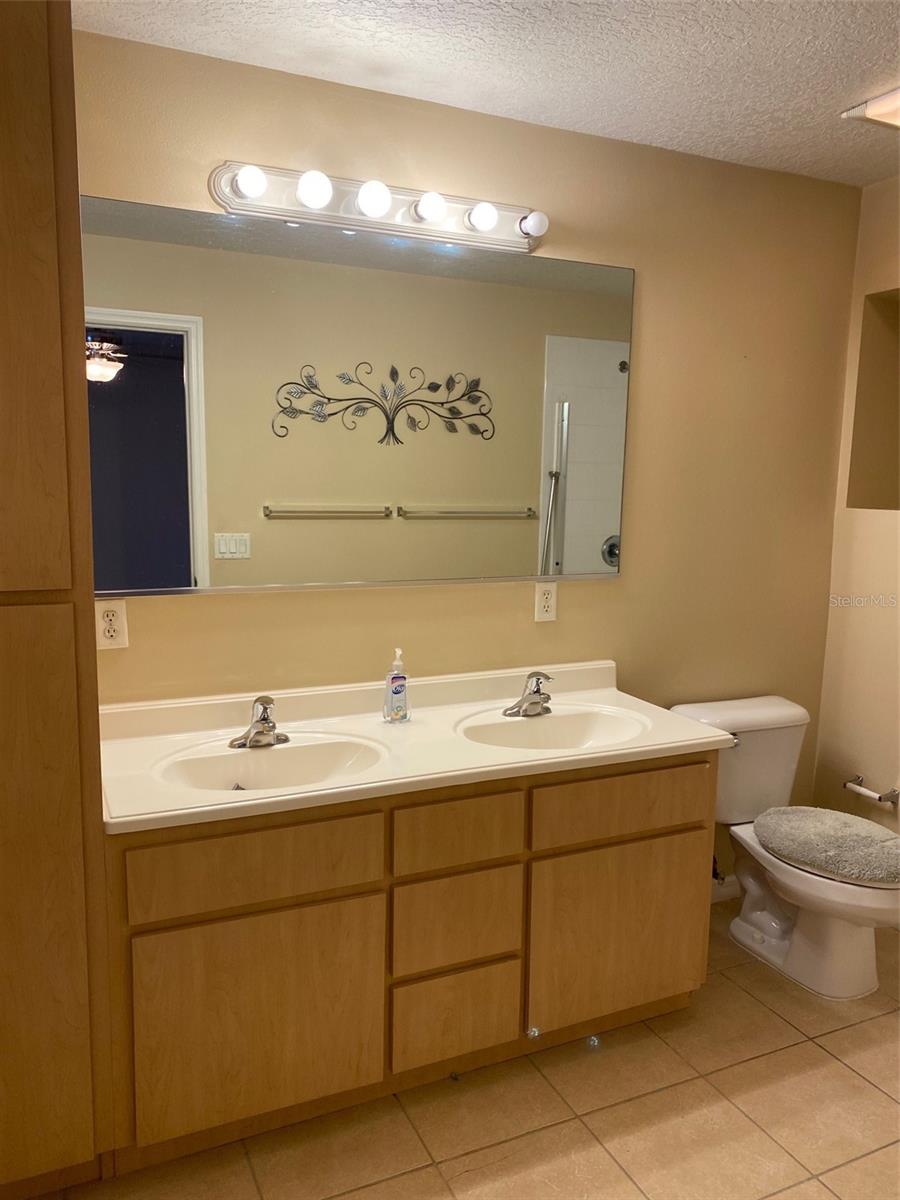 ROYAL OAK ESTATES FIFTH ADD - Residential Lease