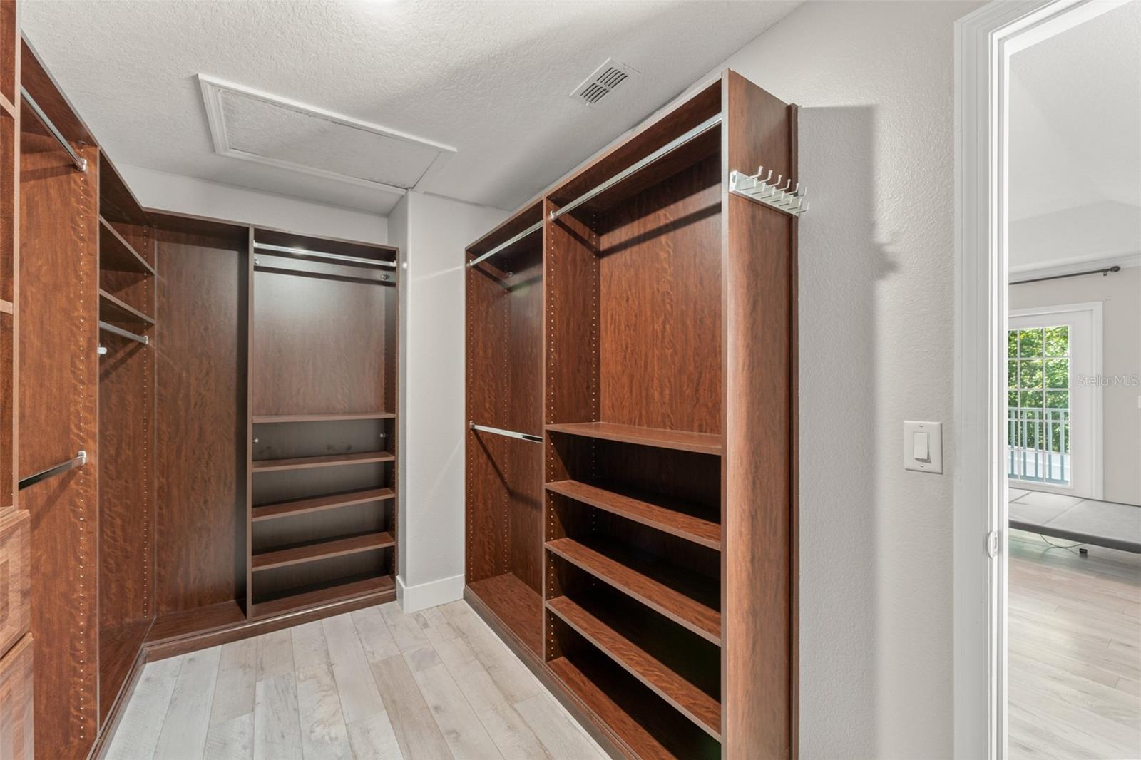 STONEYBROOK UN X1 - Residential Lease