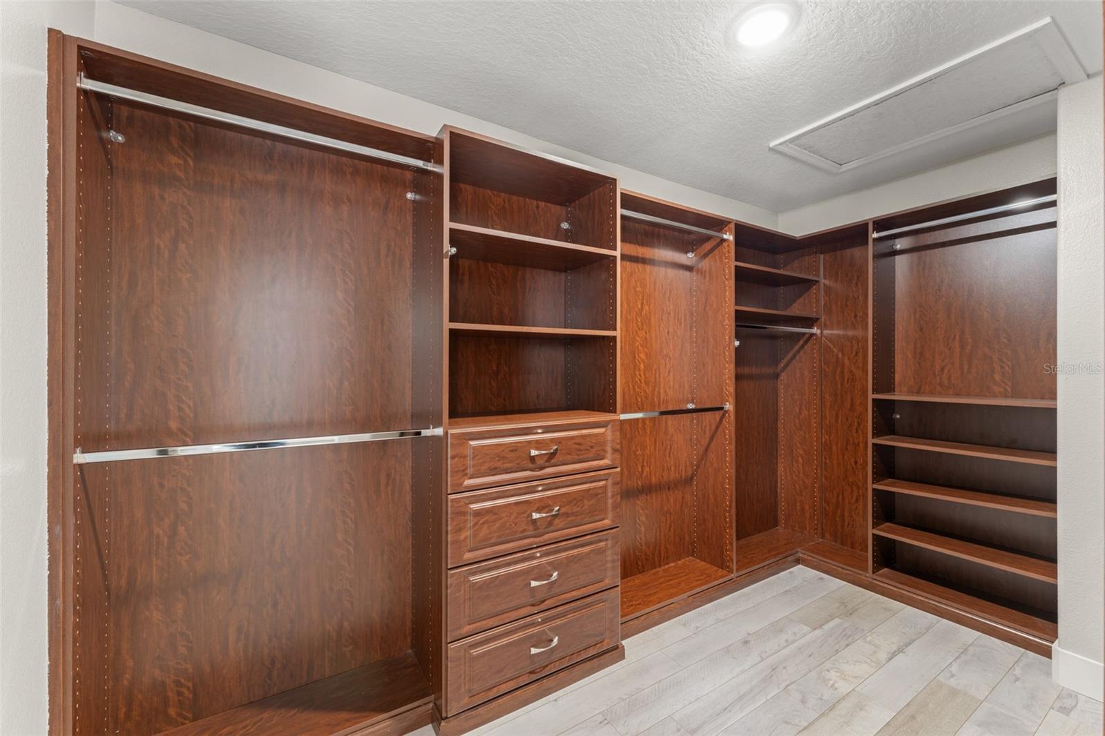 STONEYBROOK UN X1 - Residential Lease